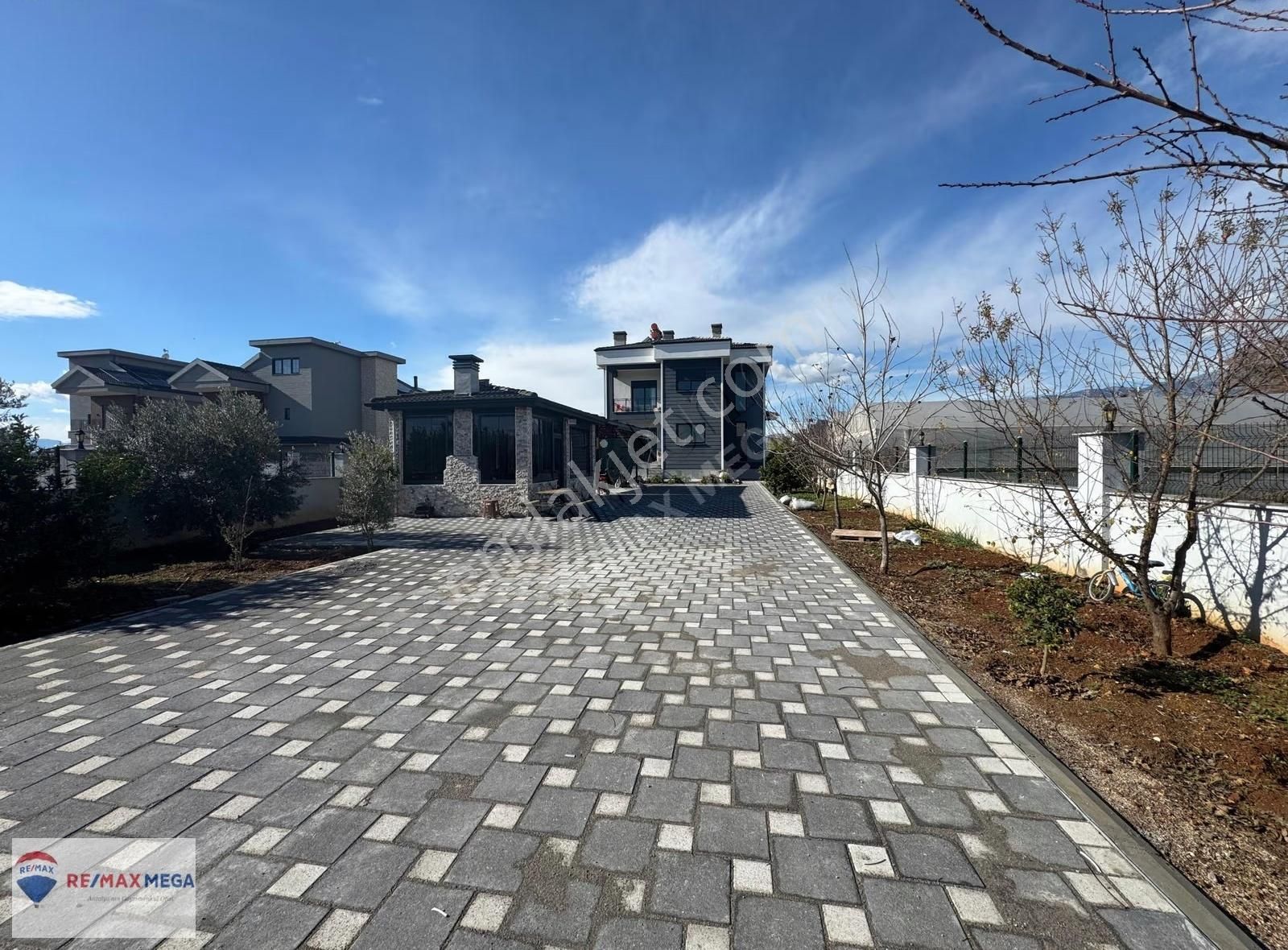 Altınkale'de Villa Tadında Bahçe Katı Daire