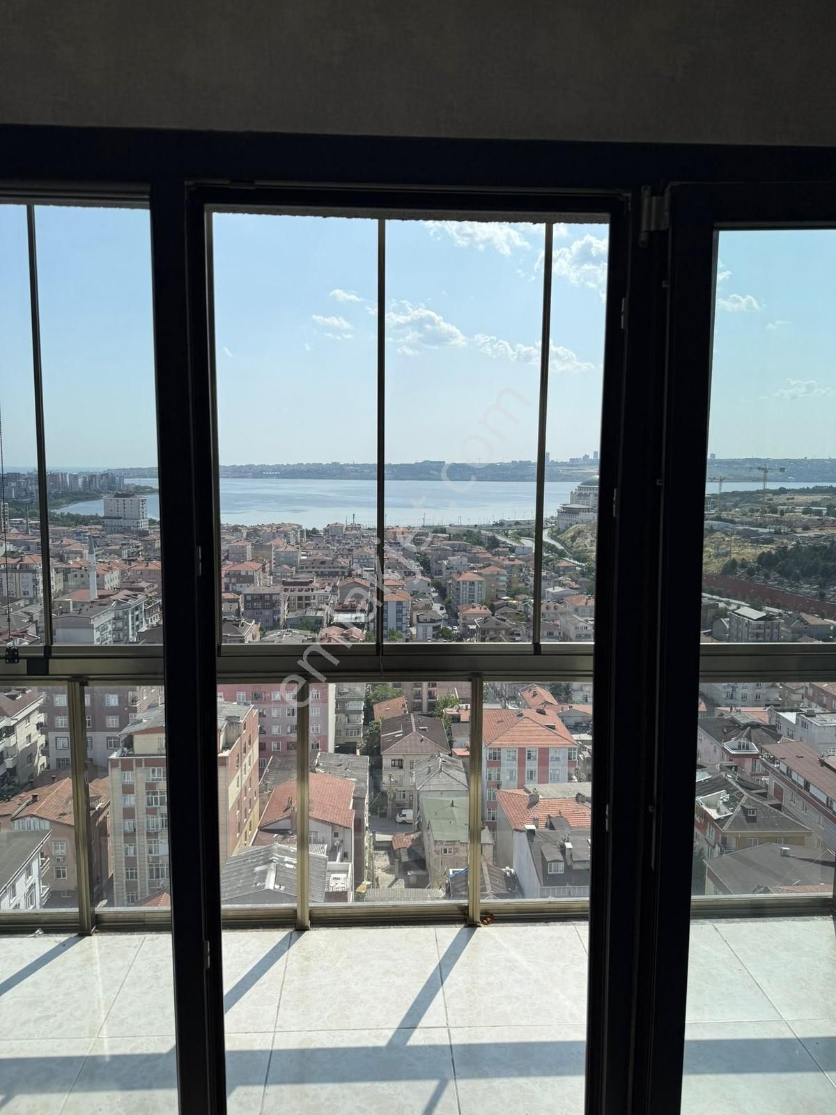 Küçükçekmece Safra Göl Manzaralı Eşyalı 95 M2 Yeni Daire - Görsel 2