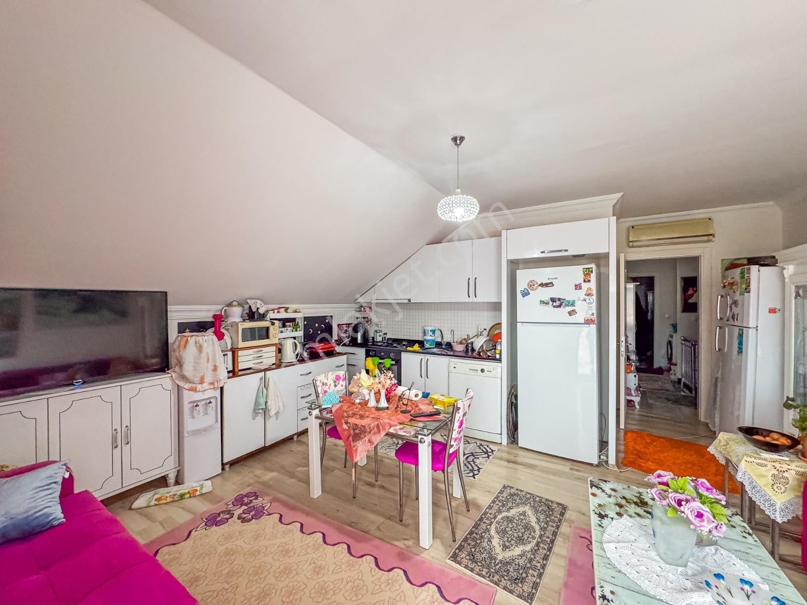 Alanya Demirtaşta 150 M² 3+1 Eşyalı Çatı Dubleks 2 Mutfaklı - Görsel 4