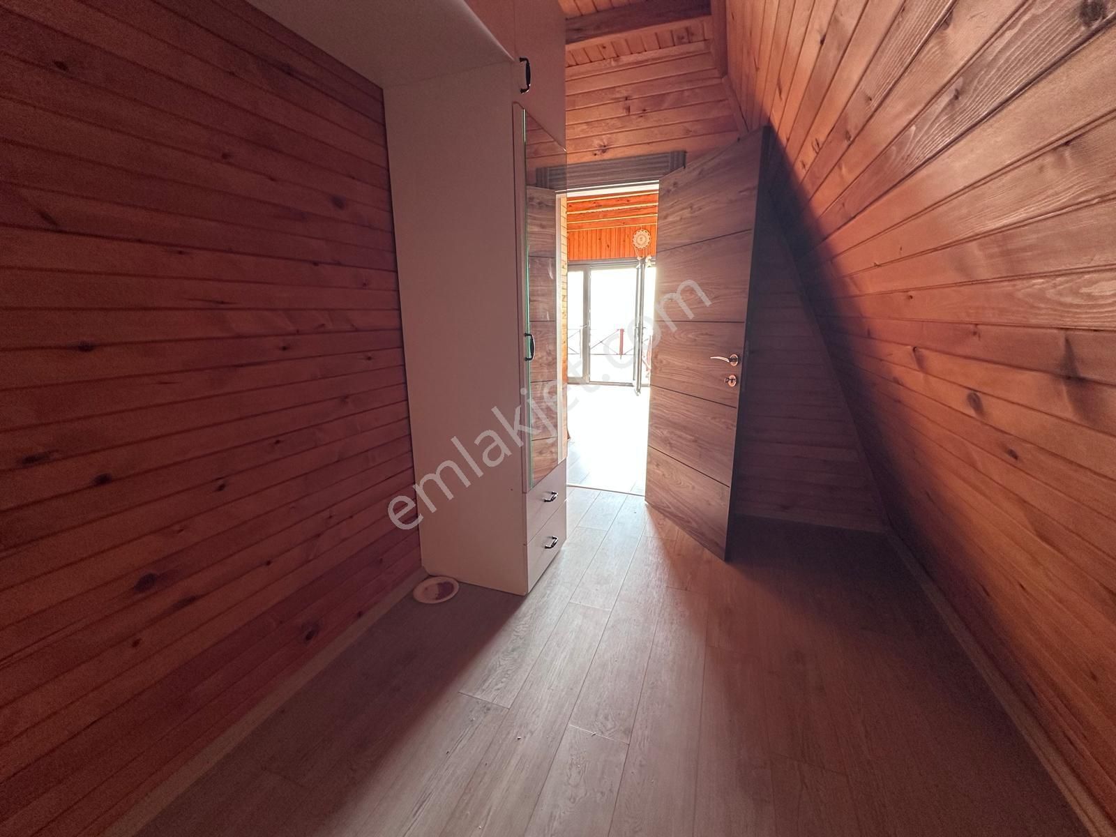 Bademağacında Doğa Deniz Manzaralı Müstakil Ağaç Ev Arsa Tapulu - Görsel 14