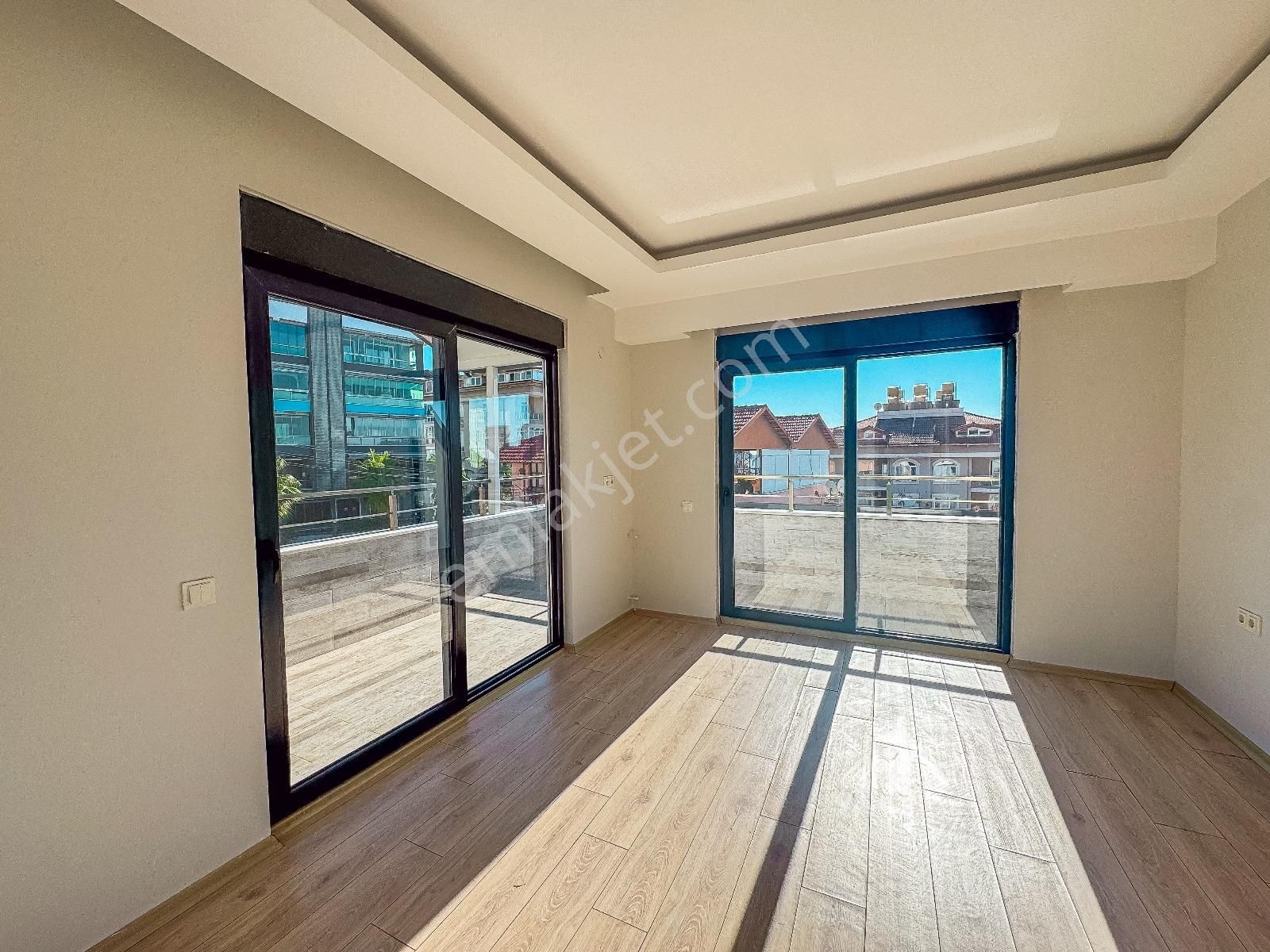 Alanya Merkez Kale & Deniz Manzaralı 4+1 Ayrı Mutfak Düz Ayak - Görsel 18