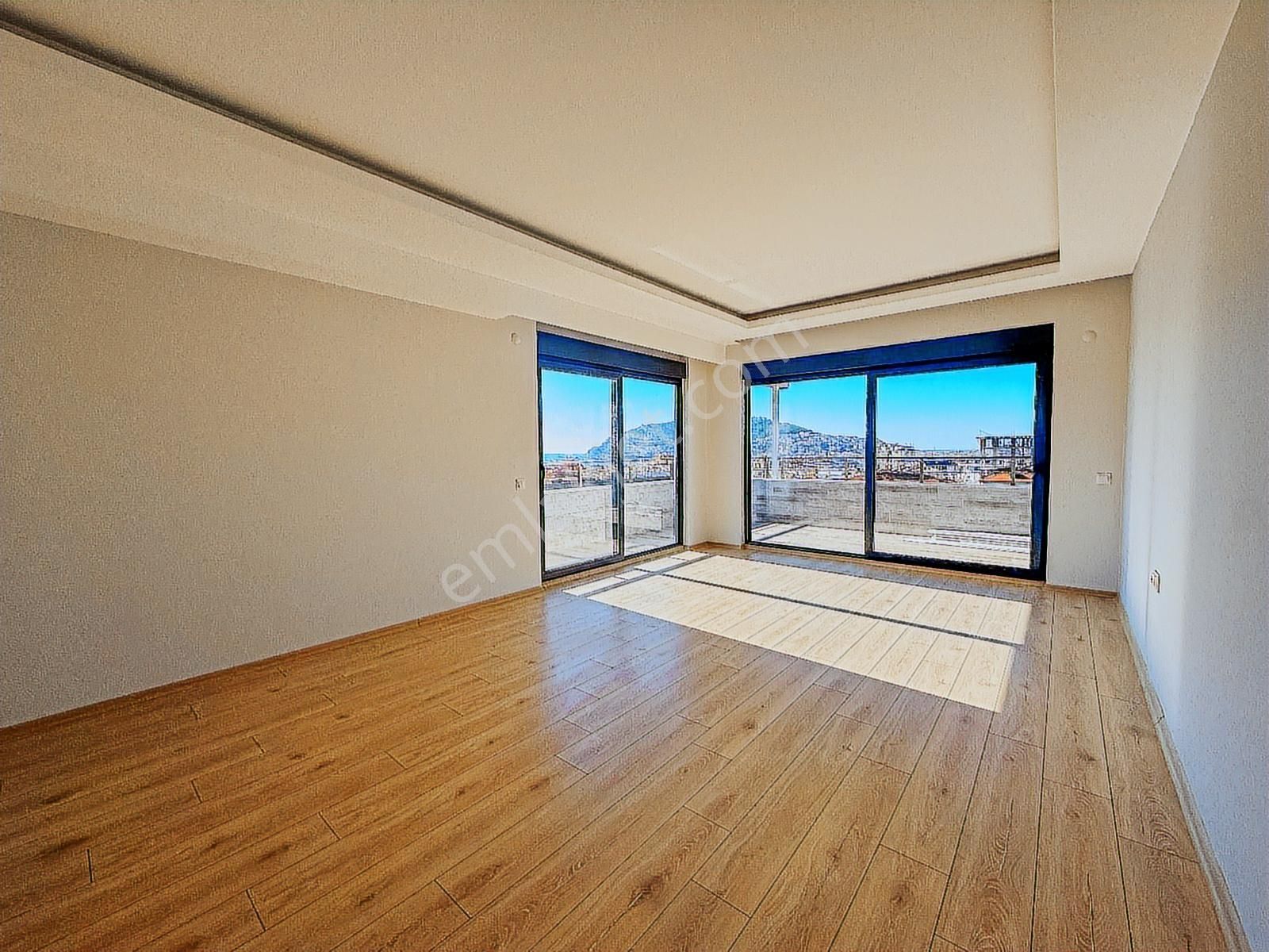 Alanya Merkez Kale & Deniz Manzaralı 4+1 Ayrı Mutfak Düz Ayak - Görsel 4