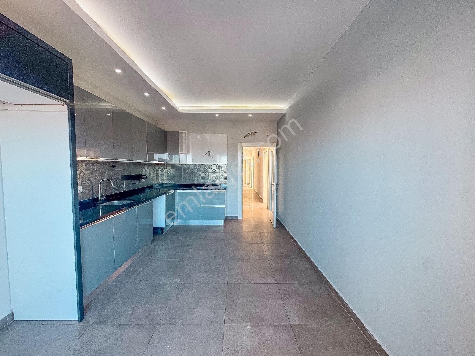 Alanya Merkez Kale & Deniz Manzaralı 4+1 Ayrı Mutfak Düz Ayak - Görsel 3