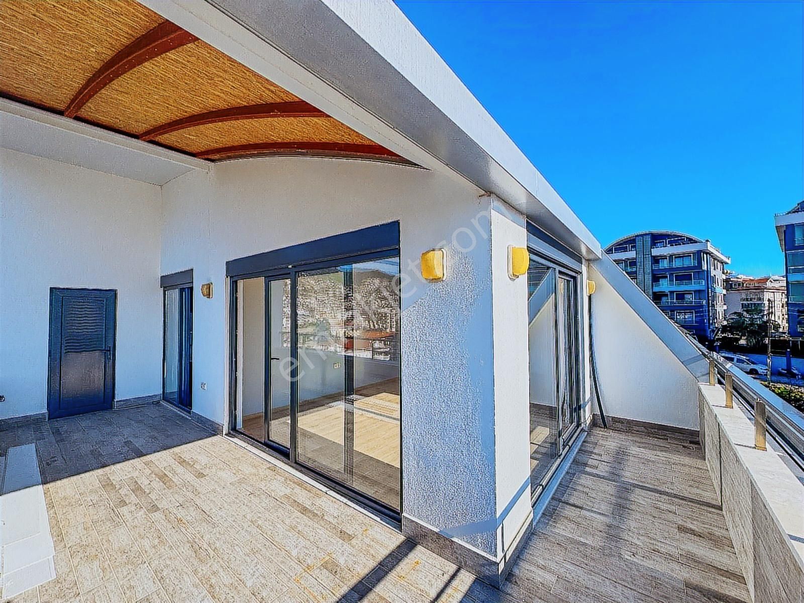 Alanya Merkez Kale & Deniz Manzaralı 4+1 Ayrı Mutfak Düz Ayak - Görsel 8