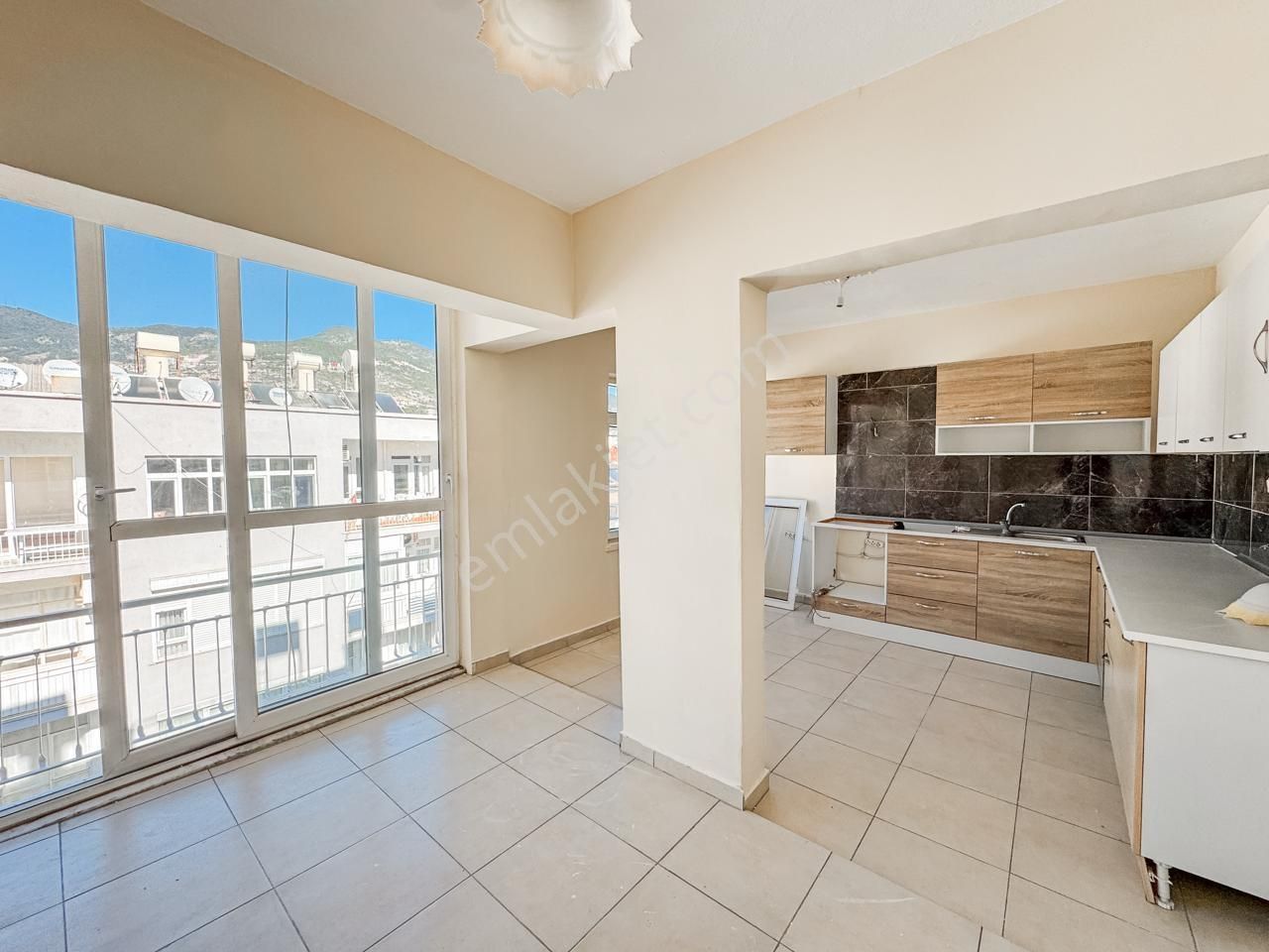 Alanyada Merkezi Konumda 3+1 Geniş Oturumlu Uygun Daire - Görsel 3