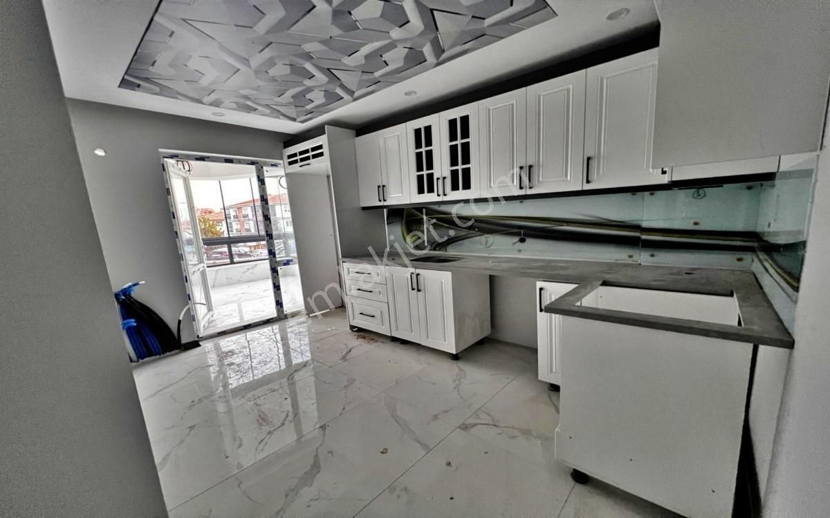 Pınarbaşı Mahallesinde Giriş Katında Full Yapılı Sıfır 3+1 - Görsel 3