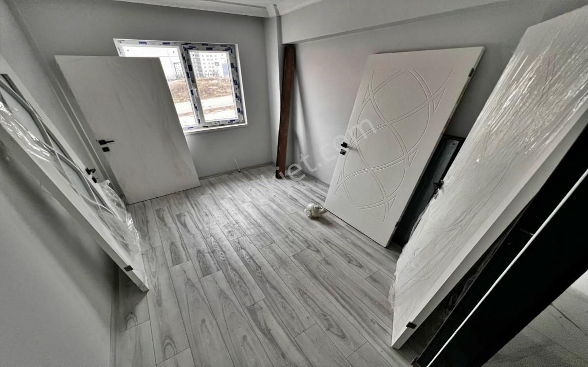 Pınarbaşı Mahallesinde Giriş Katında Full Yapılı Sıfır 3+1 - Görsel 16