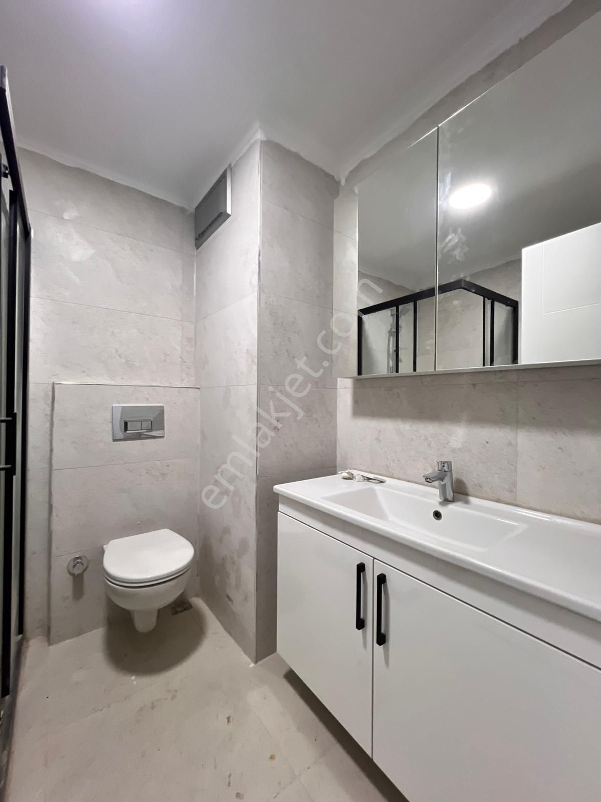 Küçükyalı'da Marmaraya Yakın Lüks Ara Kat 2+1