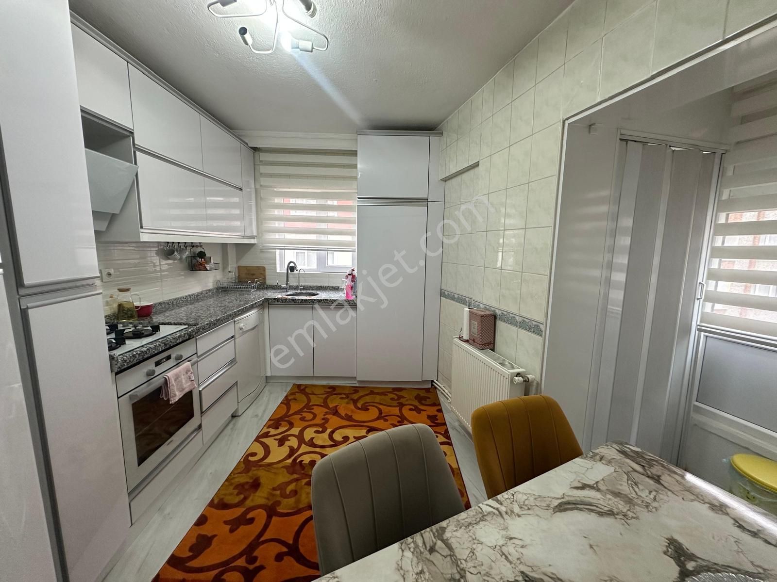 Pursaklar Mehmet Zengin Emlak'tan Merkez Mah. 2.kat 3+1 3 Cepheli Yapılı Masrafsız Daire - Görsel 11