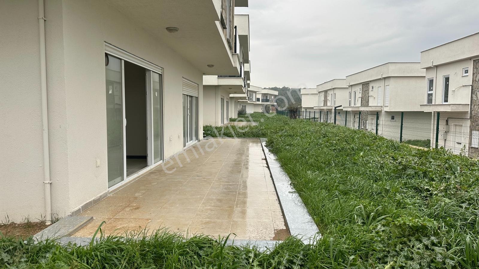 Balıkesir Keremköyde Doğalgazlı, Havuzlu, 3+1 Satılık Villa - Görsel 16