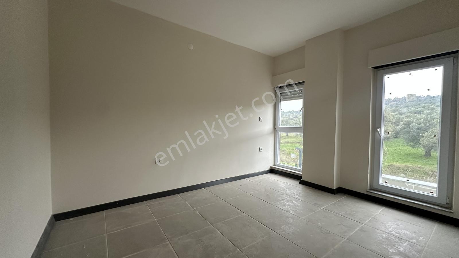 Balıkesir Keremköyde Doğalgazlı, Havuzlu, 3+1 Satılık Villa - Görsel 6