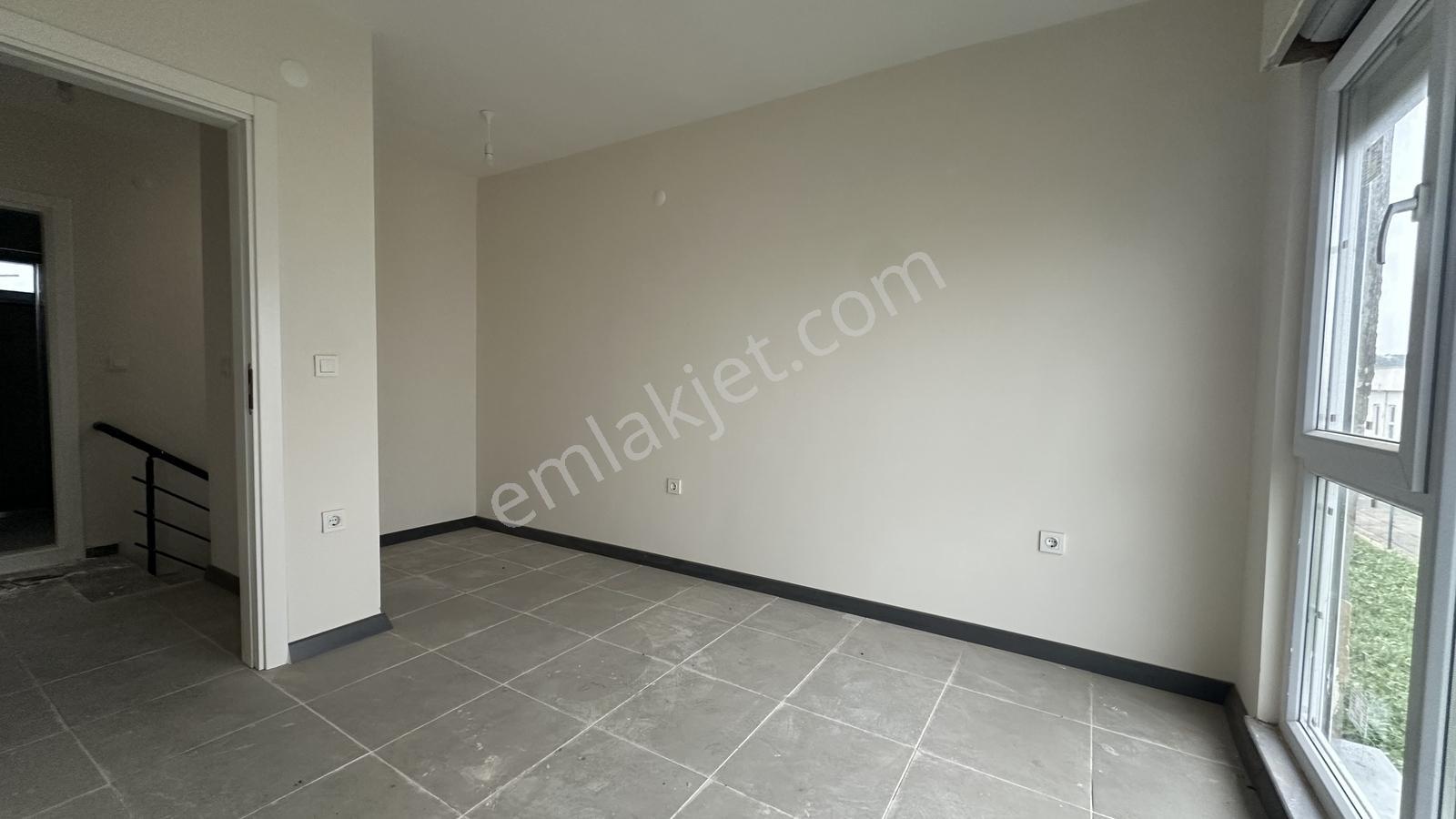 Balıkesir Keremköyde Doğalgazlı, Havuzlu, 3+1 Satılık Villa - Görsel 13