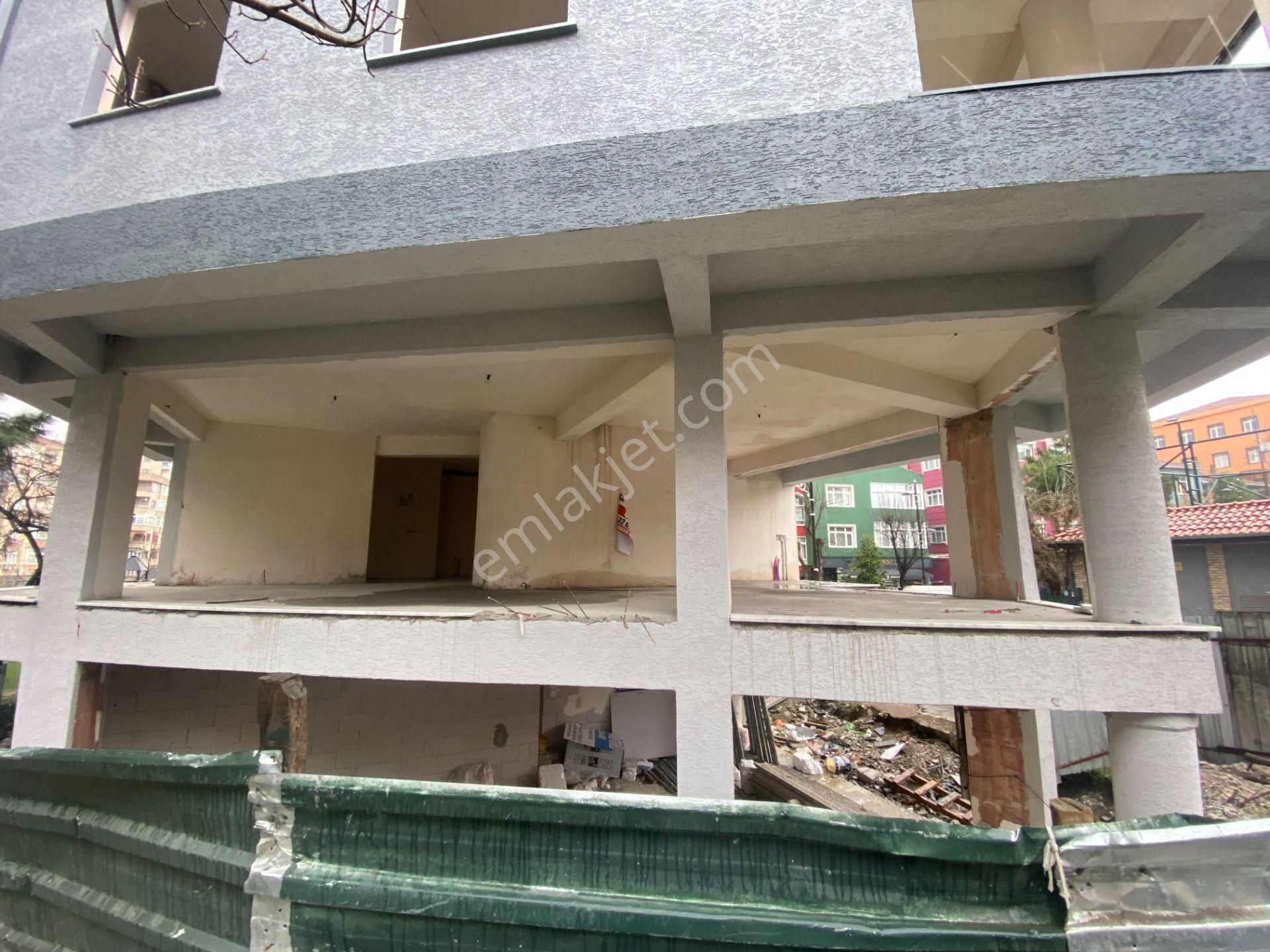 Yankı'dan Ümraniye Cadde Üzeri Yatırımlık 100 M2 Satılık Dükkan