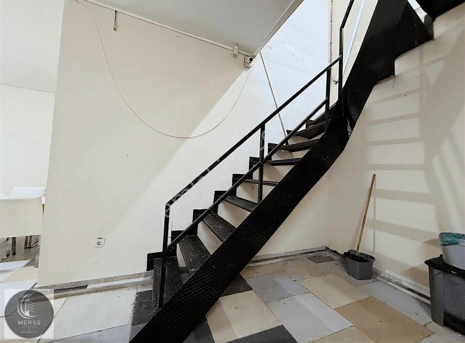 Sultanbeyli Battalgazi 'de 300 M2 Düz Giriş ,60 M2 Depolu Dükkan - Görsel 4