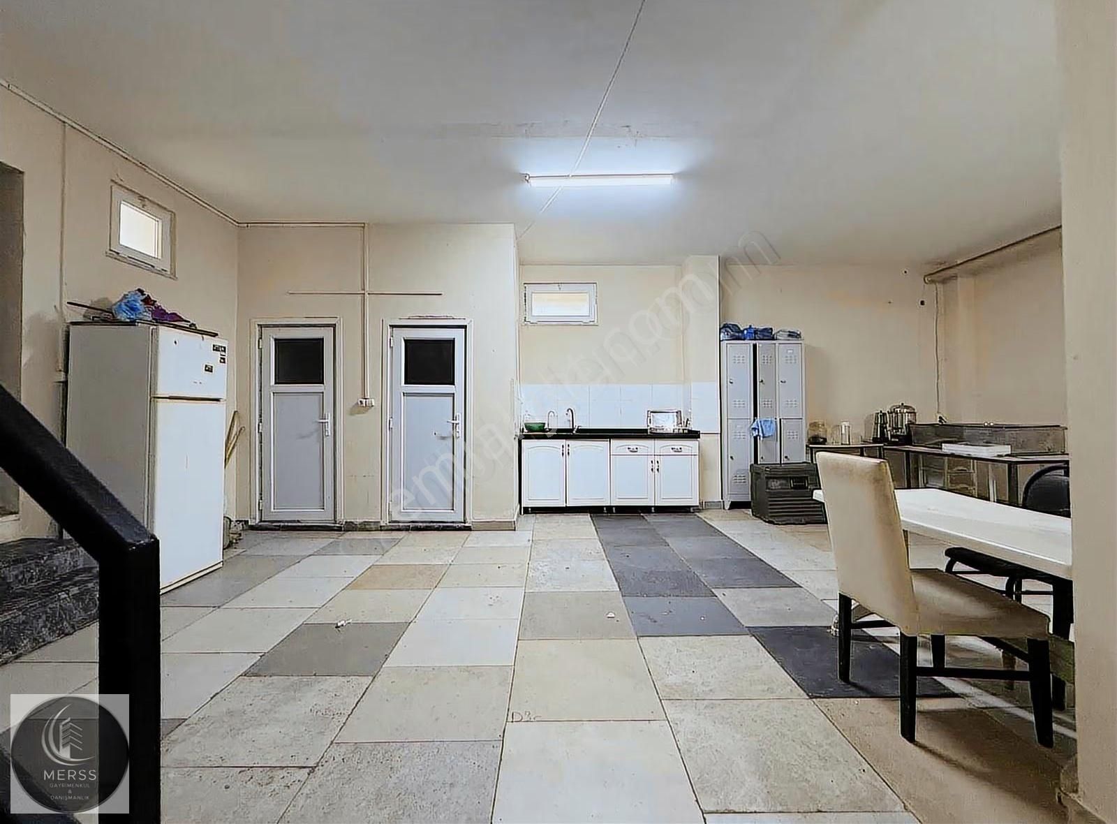 Sultanbeyli Battalgazi 'de 300 M2 Düz Giriş ,60 M2 Depolu Dükkan - Görsel 16