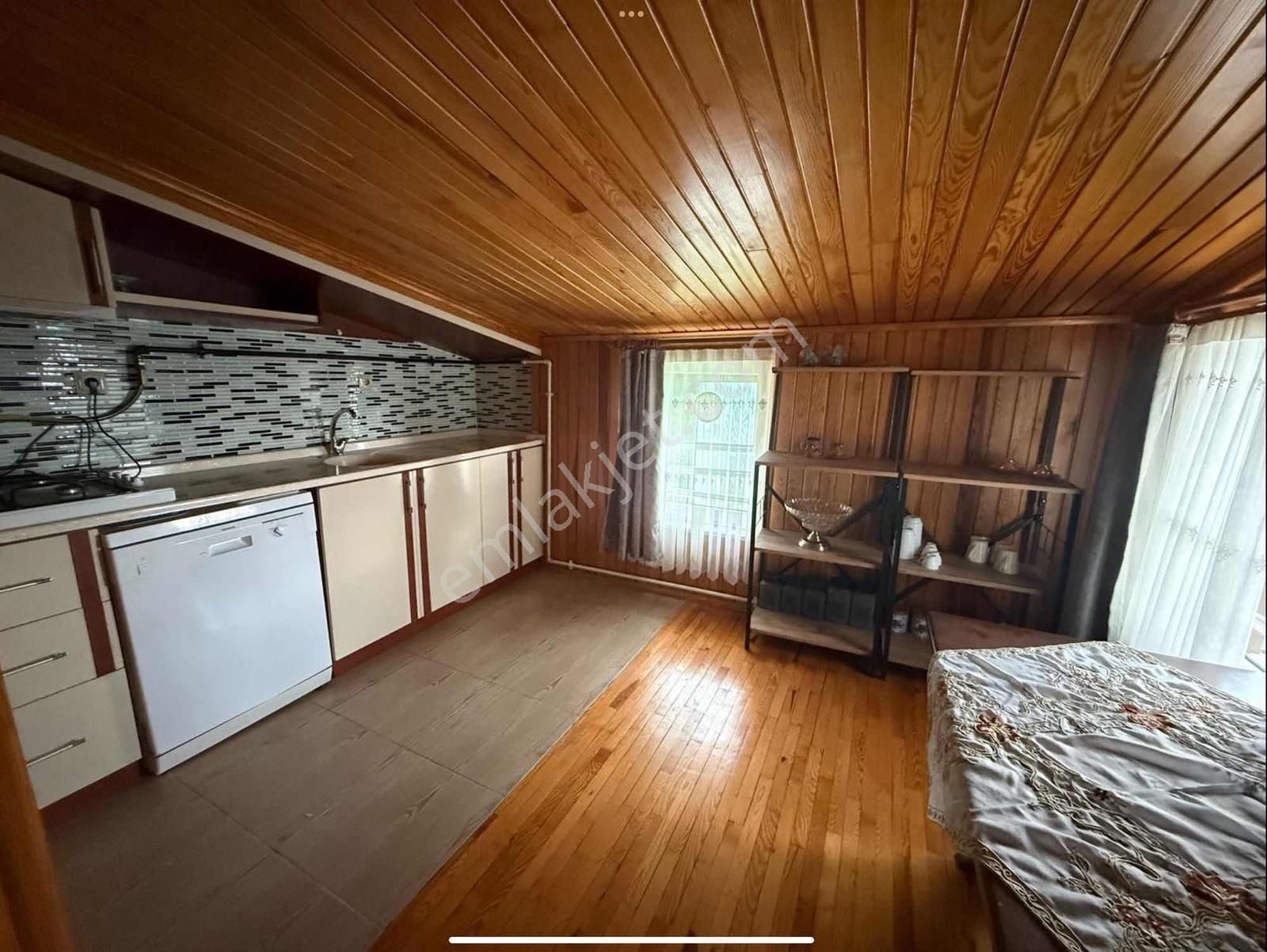 Çekirgede Panoramik Manzaralı Müstakil Girişli 5+1 Villa - Görsel 22