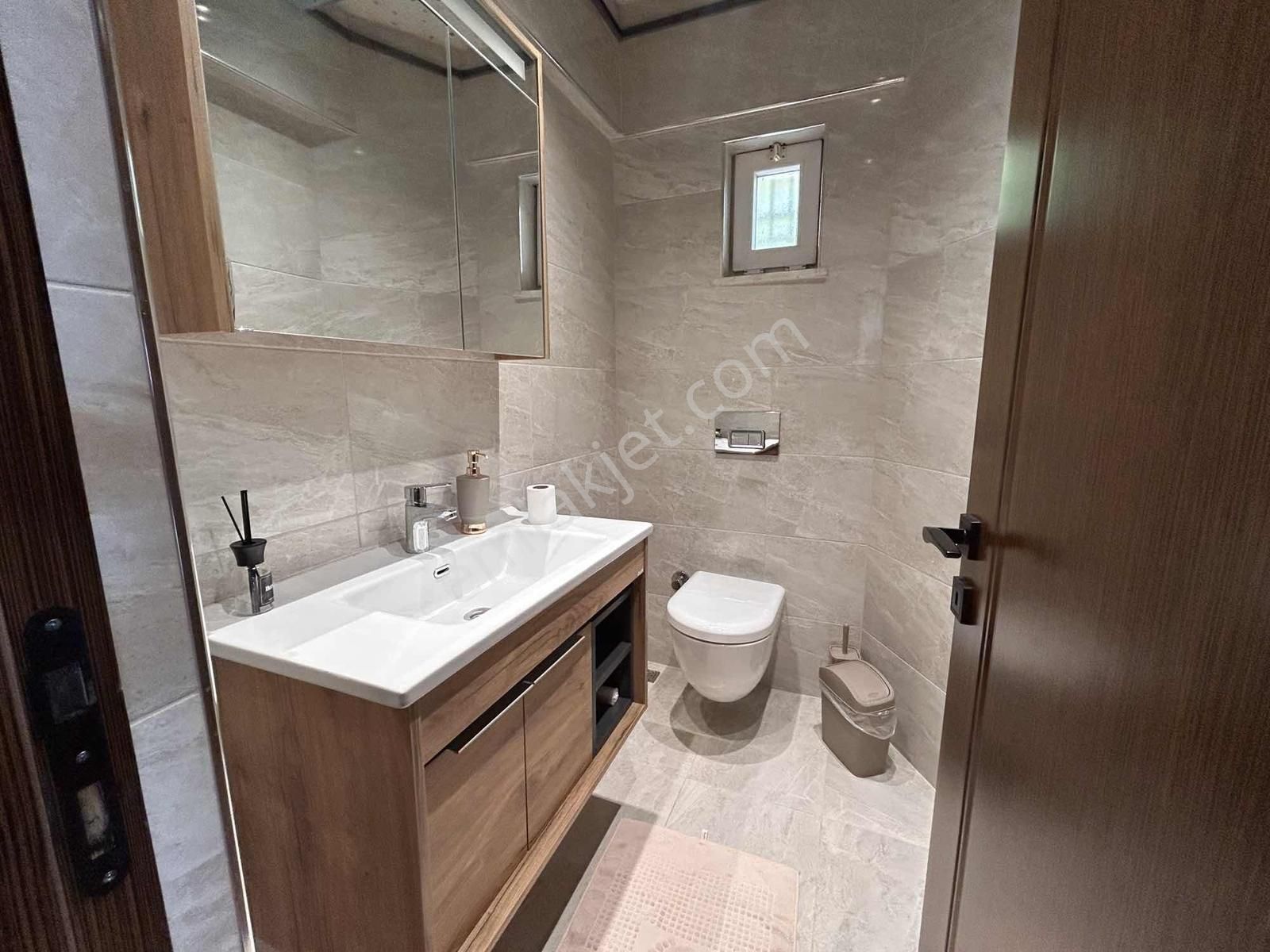 Çekirgede Panoramik Manzaralı Müstakil Girişli 5+1 Villa - Görsel 2