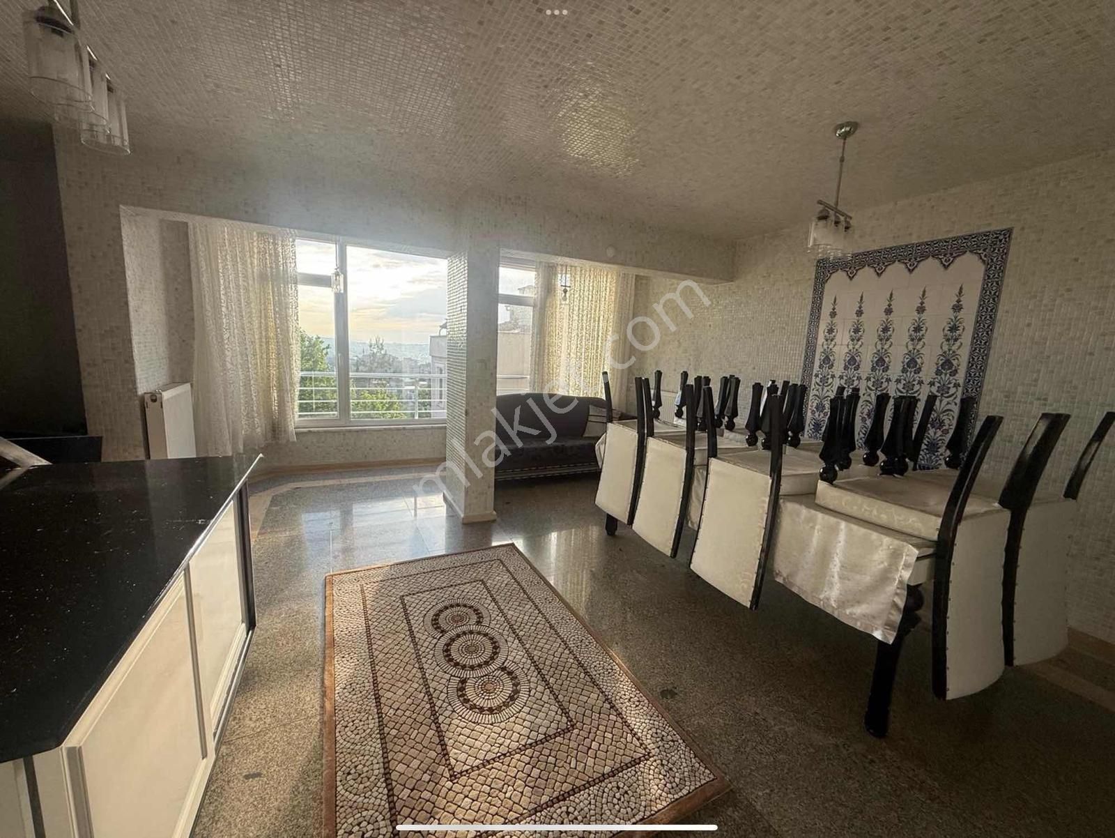 Çekirgede Panoramik Manzaralı Müstakil Girişli 5+1 Villa - Görsel 23