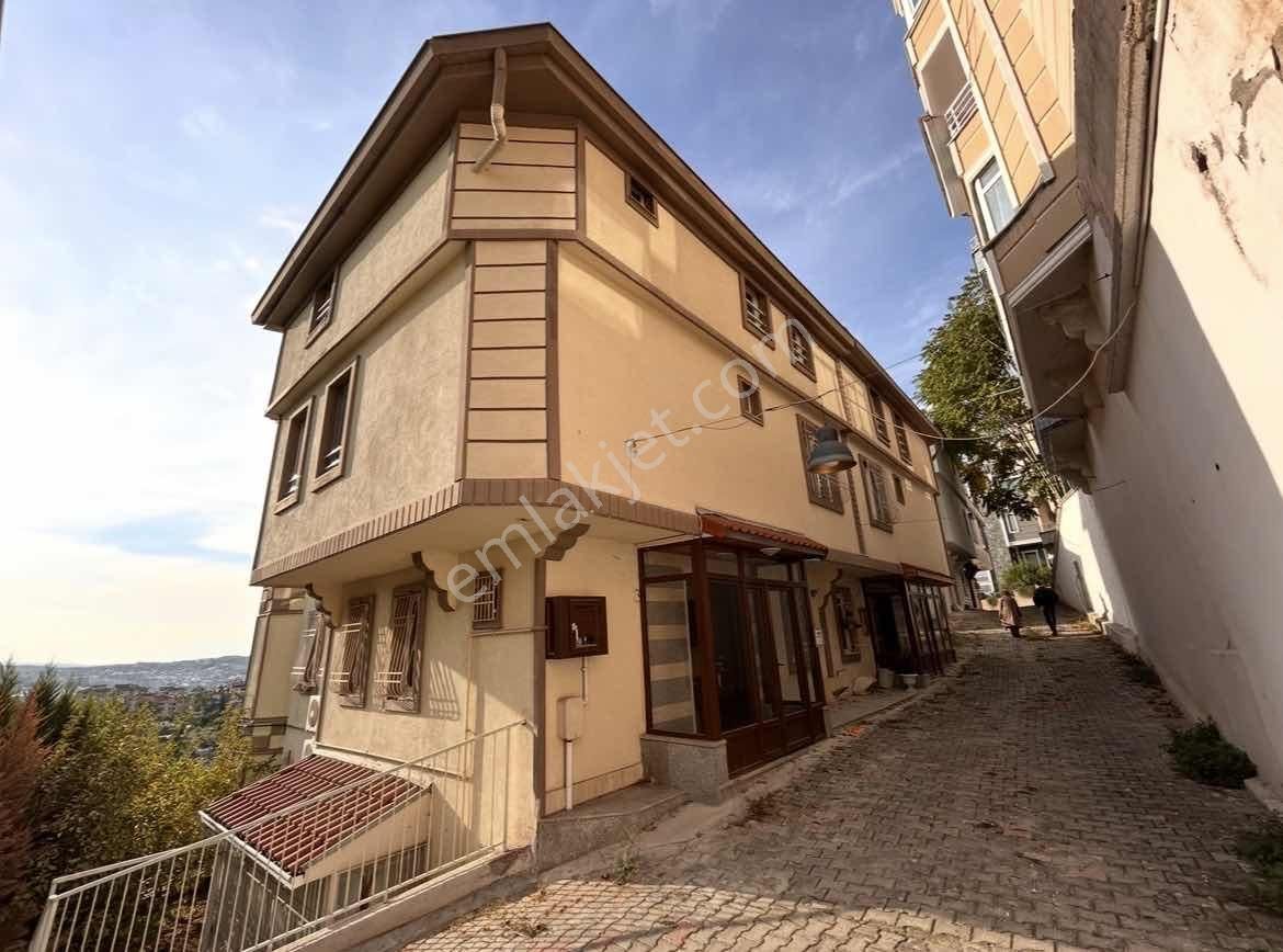 Çekirgede Panoramik Manzaralı Müstakil Girişli 5+1 Villa - Görsel 17