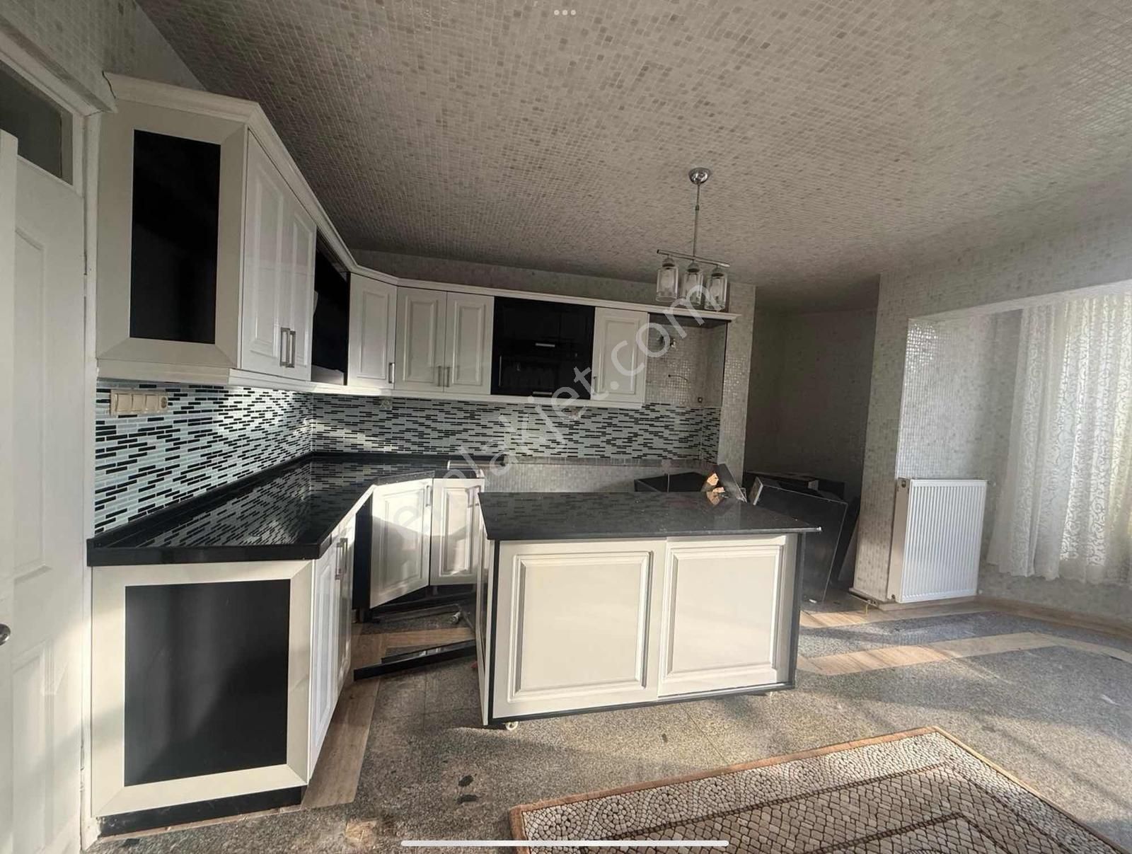 Çekirgede Panoramik Manzaralı Müstakil Girişli 5+1 Villa - Görsel 31