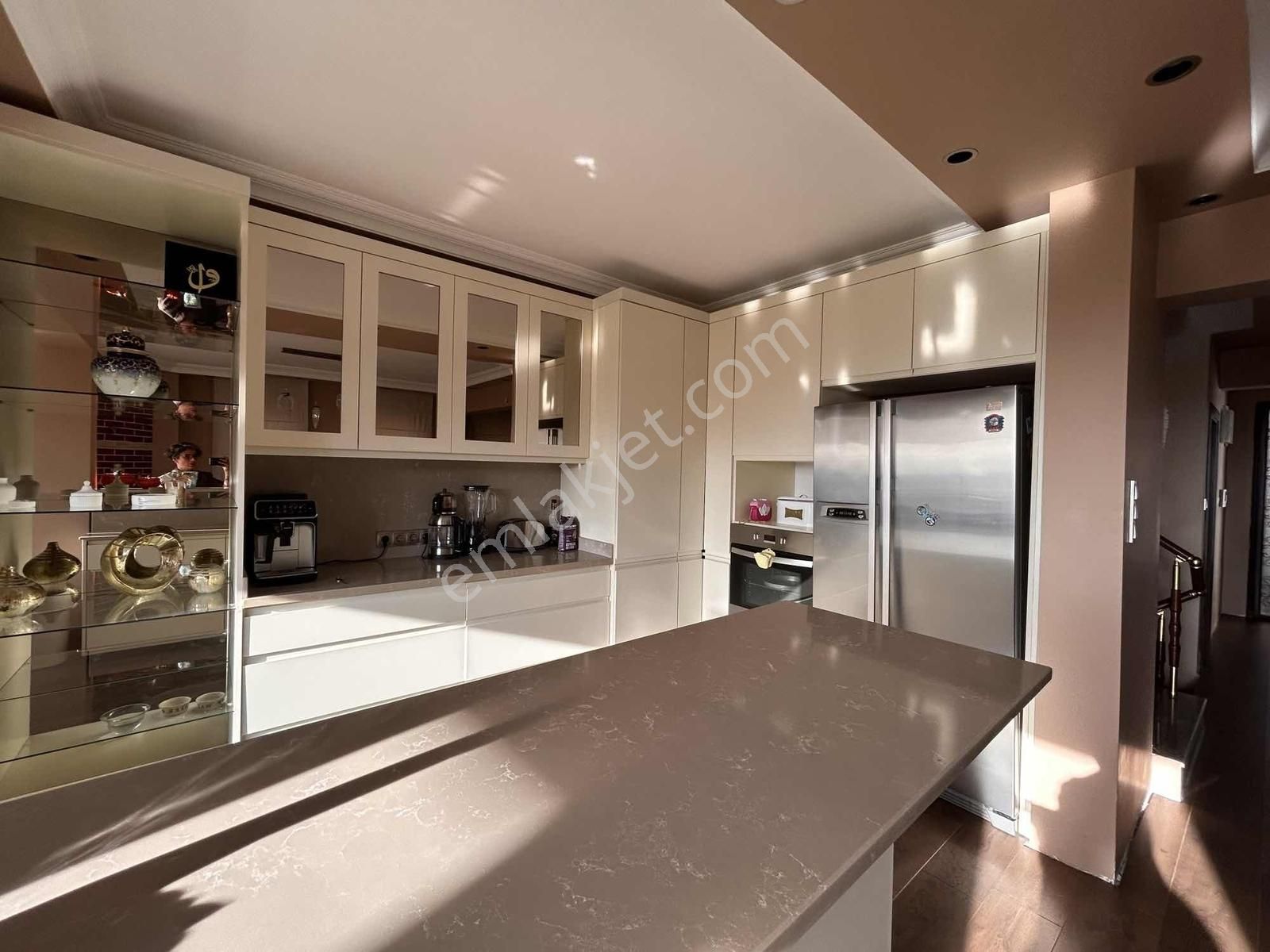 Çekirgede Panoramik Manzaralı Müstakil Girişli 5+1 Villa - Görsel 5