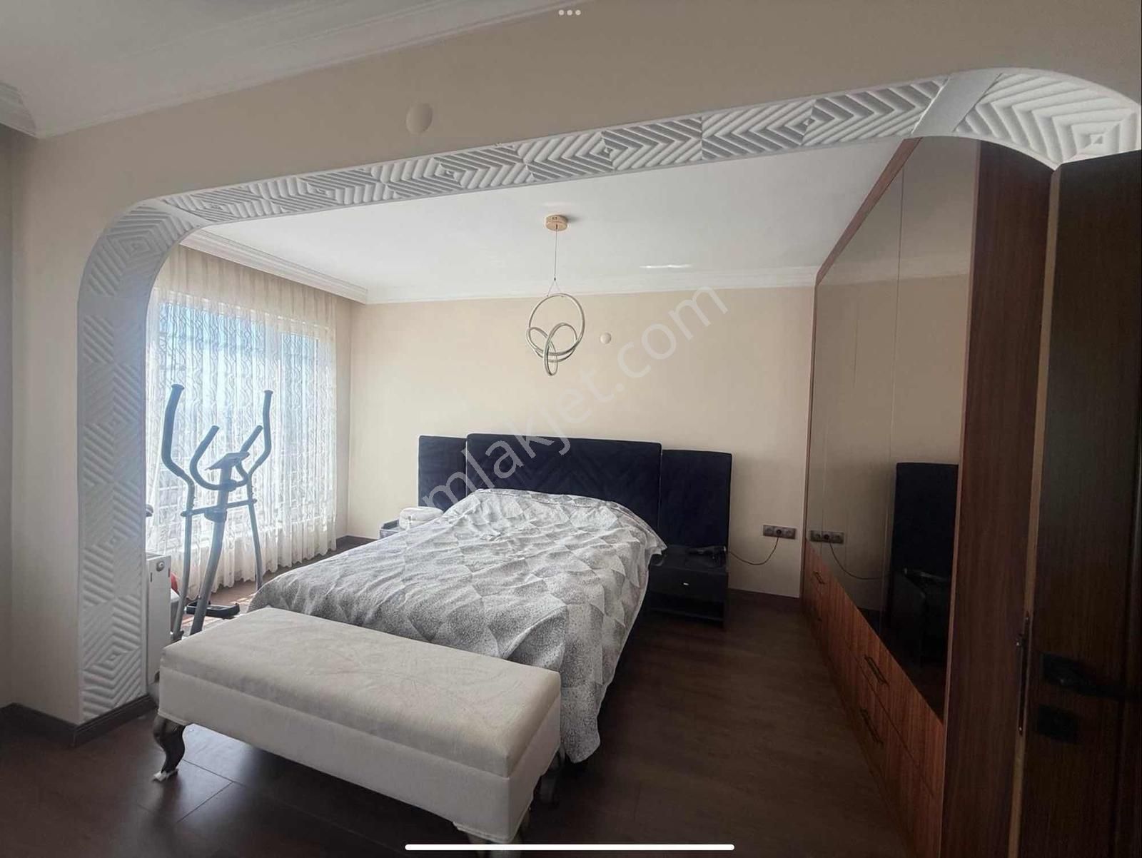Çekirgede Panoramik Manzaralı Müstakil Girişli 5+1 Villa - Görsel 27