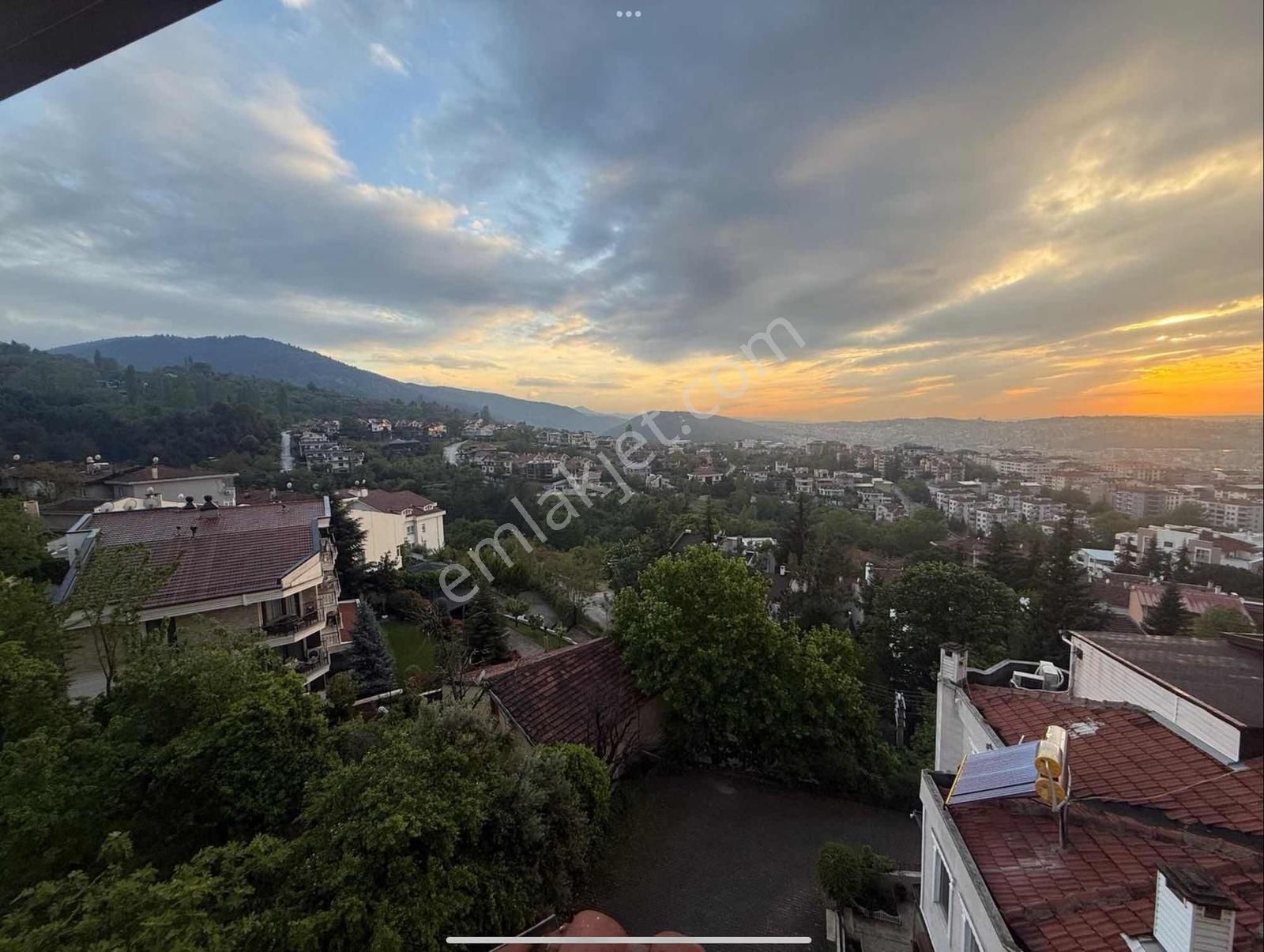 Çekirgede Panoramik Manzaralı Müstakil Girişli 5+1 Villa - Görsel 2