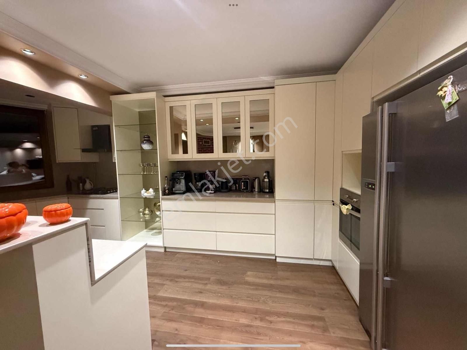 Çekirgede Panoramik Manzaralı Müstakil Girişli 5+1 Villa - Görsel 18