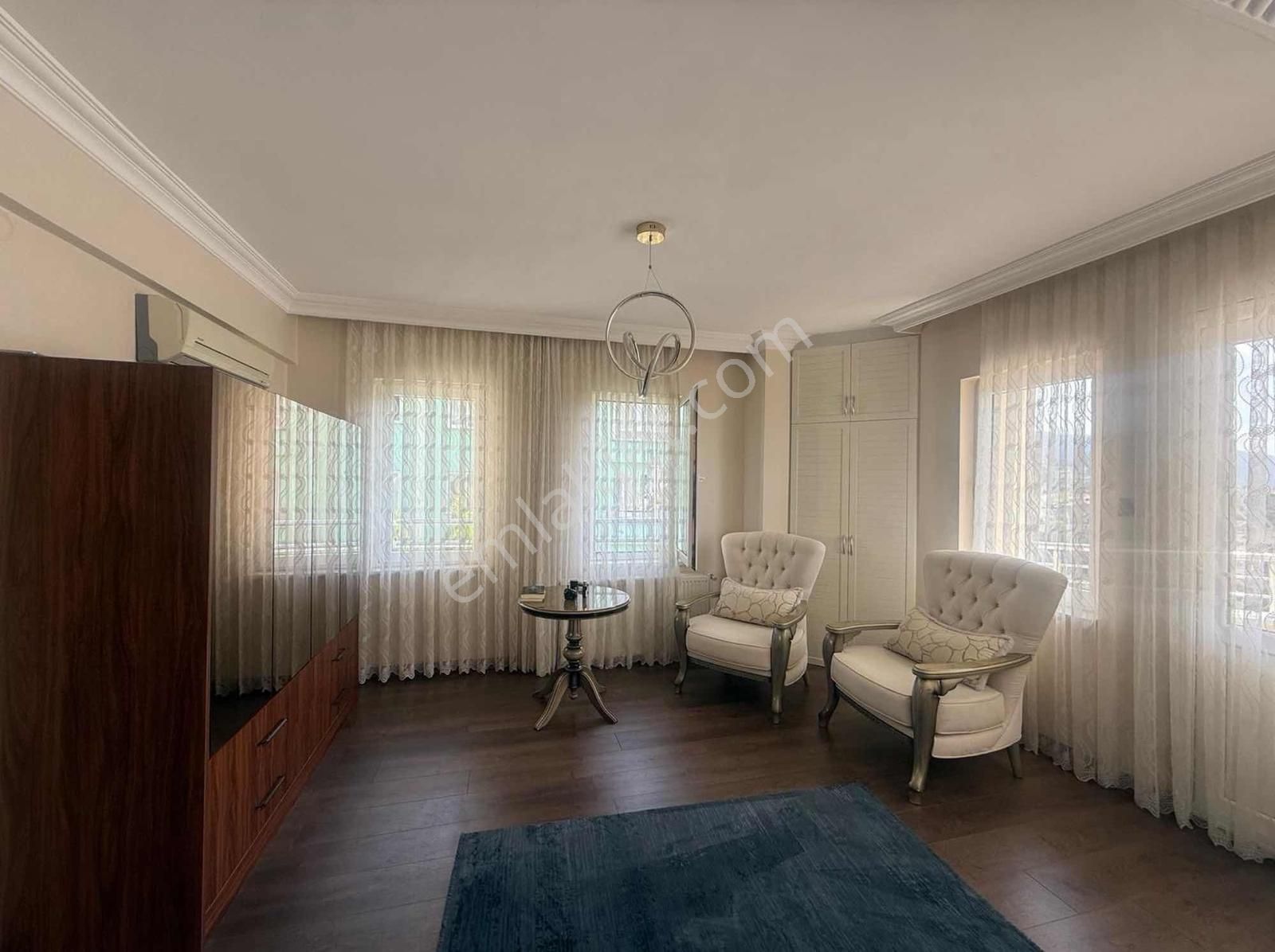 Çekirgede Panoramik Manzaralı Müstakil Girişli 5+1 Villa - Görsel 29