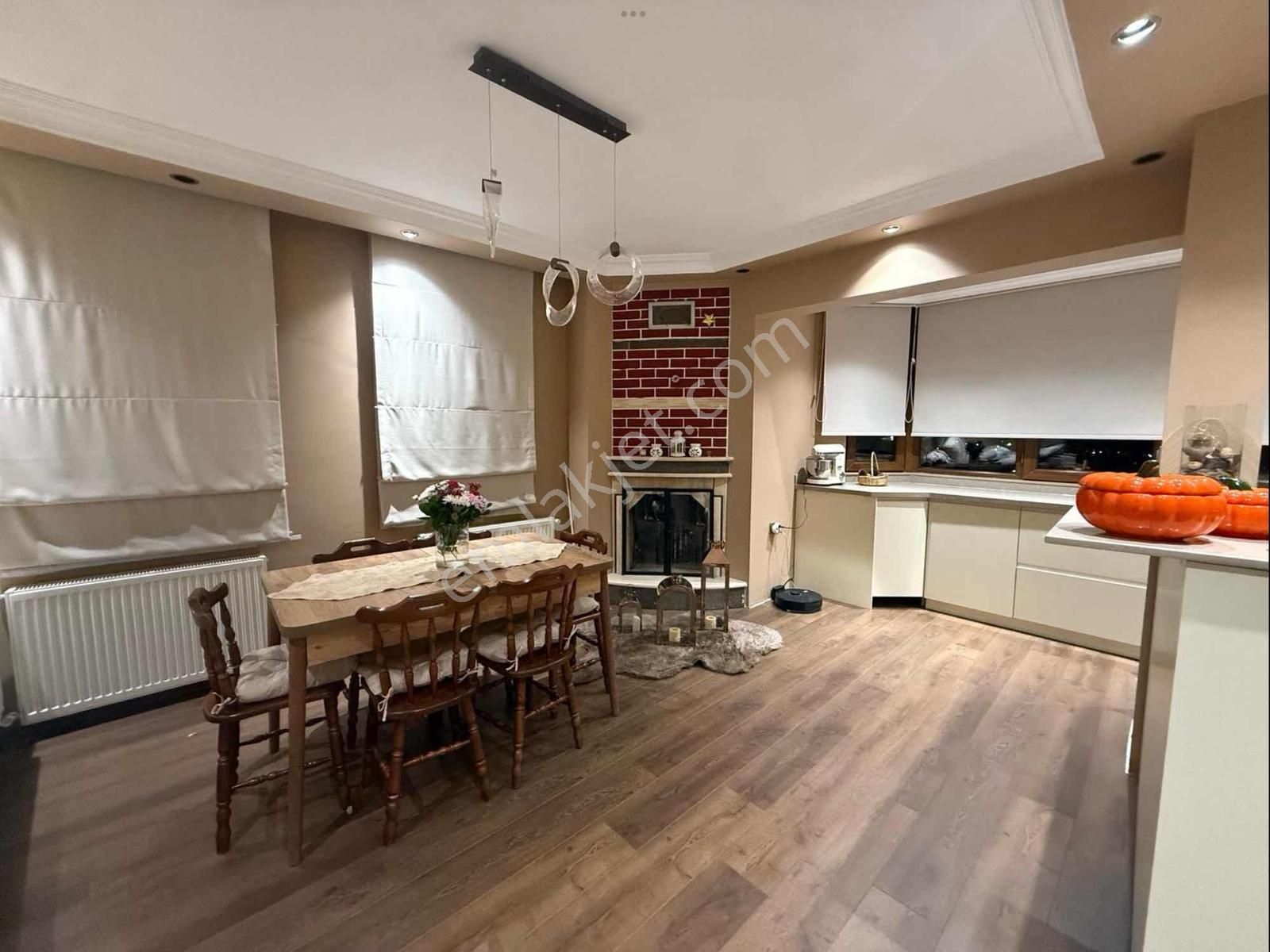 Çekirgede Panoramik Manzaralı Müstakil Girişli 5+1 Villa - Görsel 7