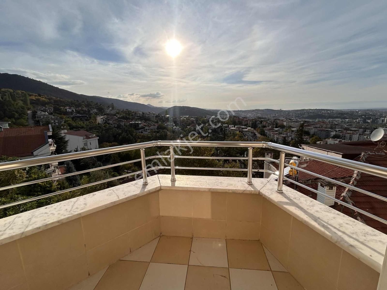 Çekirgede Panoramik Manzaralı Müstakil Girişli 5+1 Villa - Görsel 30