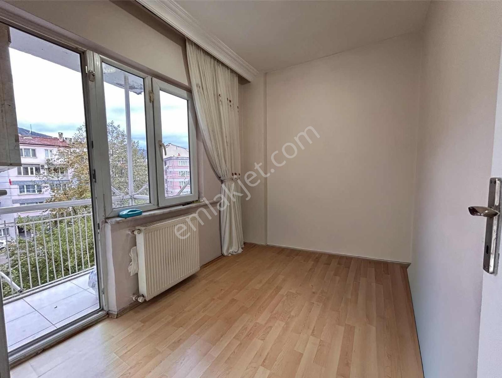 Namazgah Mahallesinde Park Karşısı 2+1 Satılık Ara Kat Daire - Görsel 14