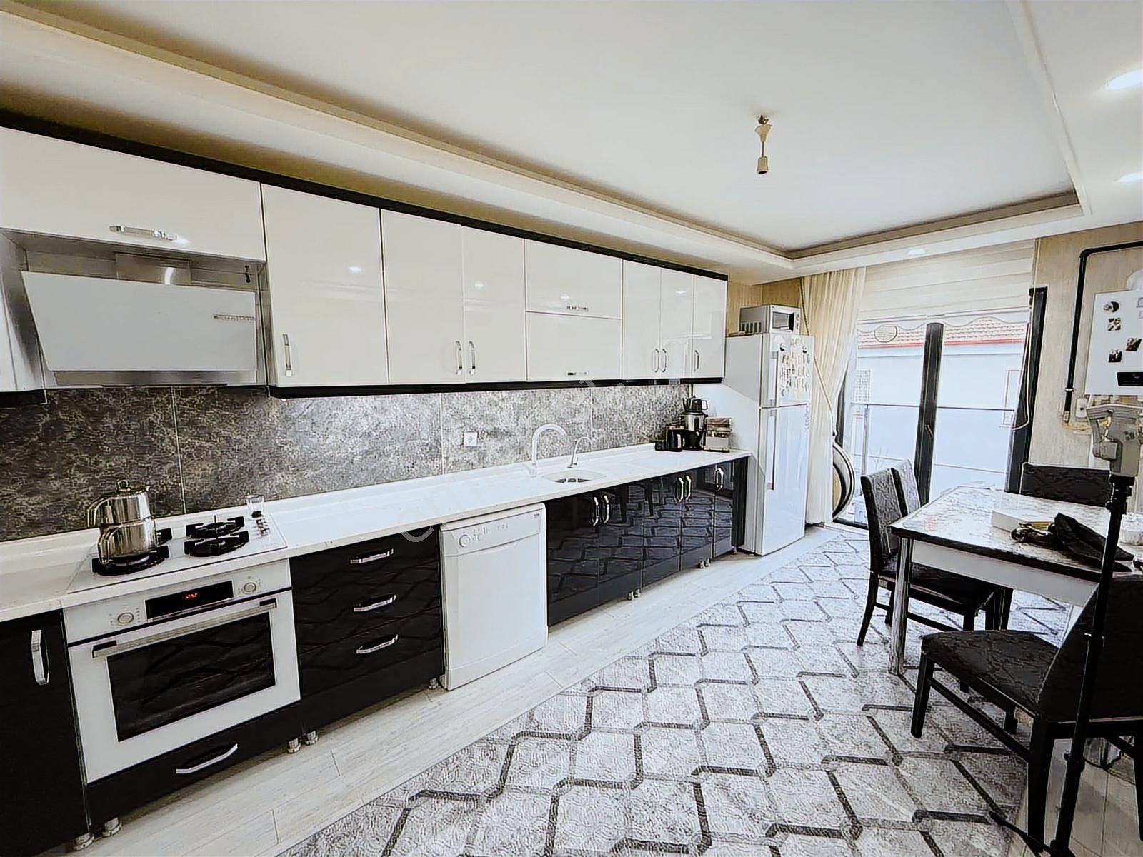 Şentürk Gayrimenkul'den**4+1**muhteşem Konumda//full Yapılı - Görsel 16