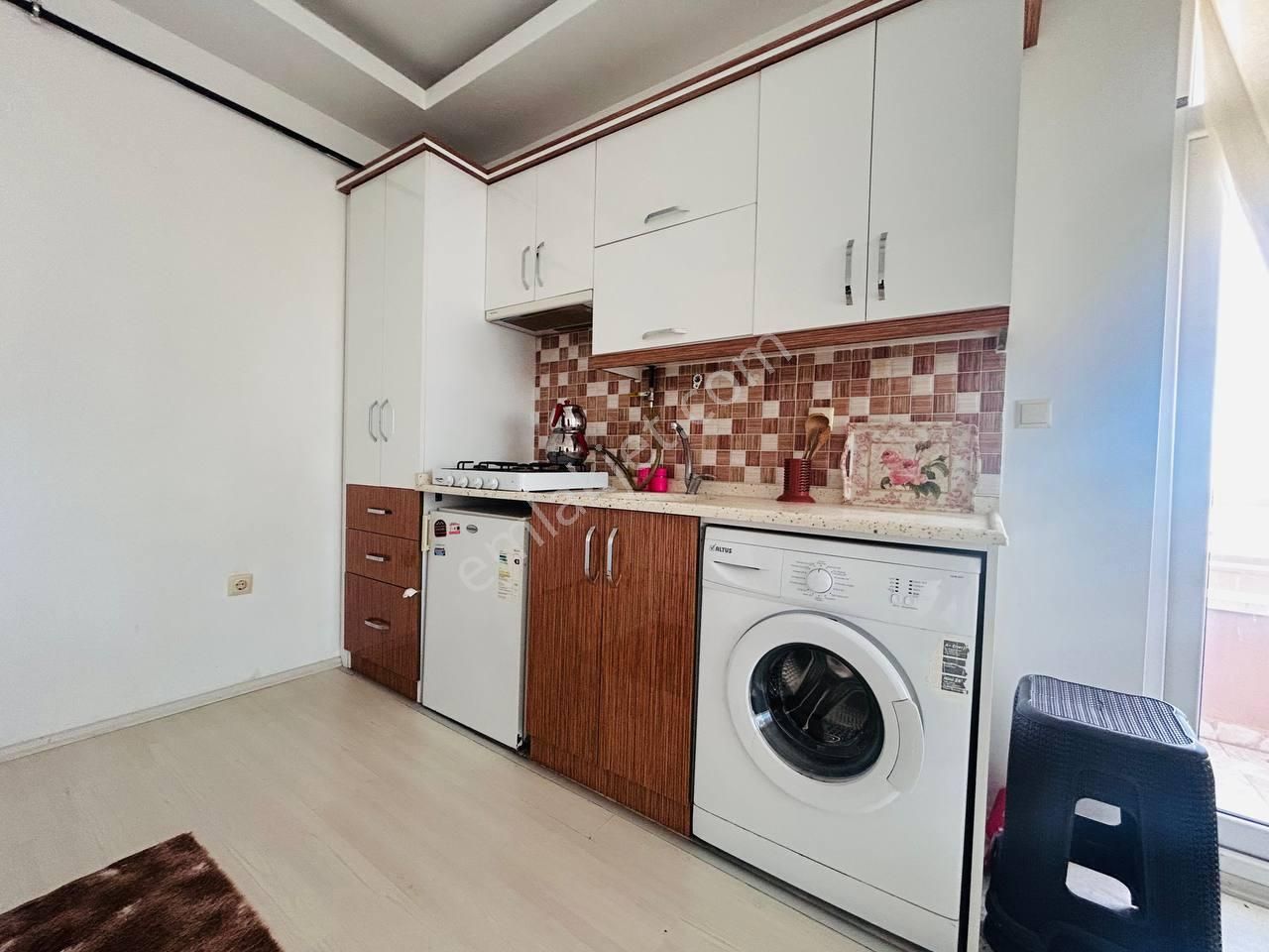 Atakum’da Tramvaya Çok Yakın Eşyalı Satılık 1+1