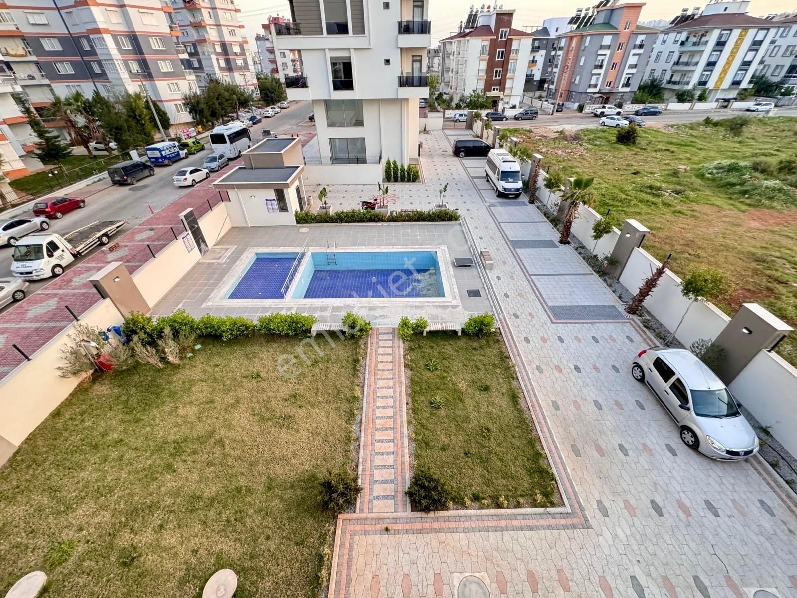 V.karşıyakada Ebv Banyolu Havuzlu Çift Balkonlu Han Gibi Yüksek Krediye Uygun 3+1 - Görsel 2