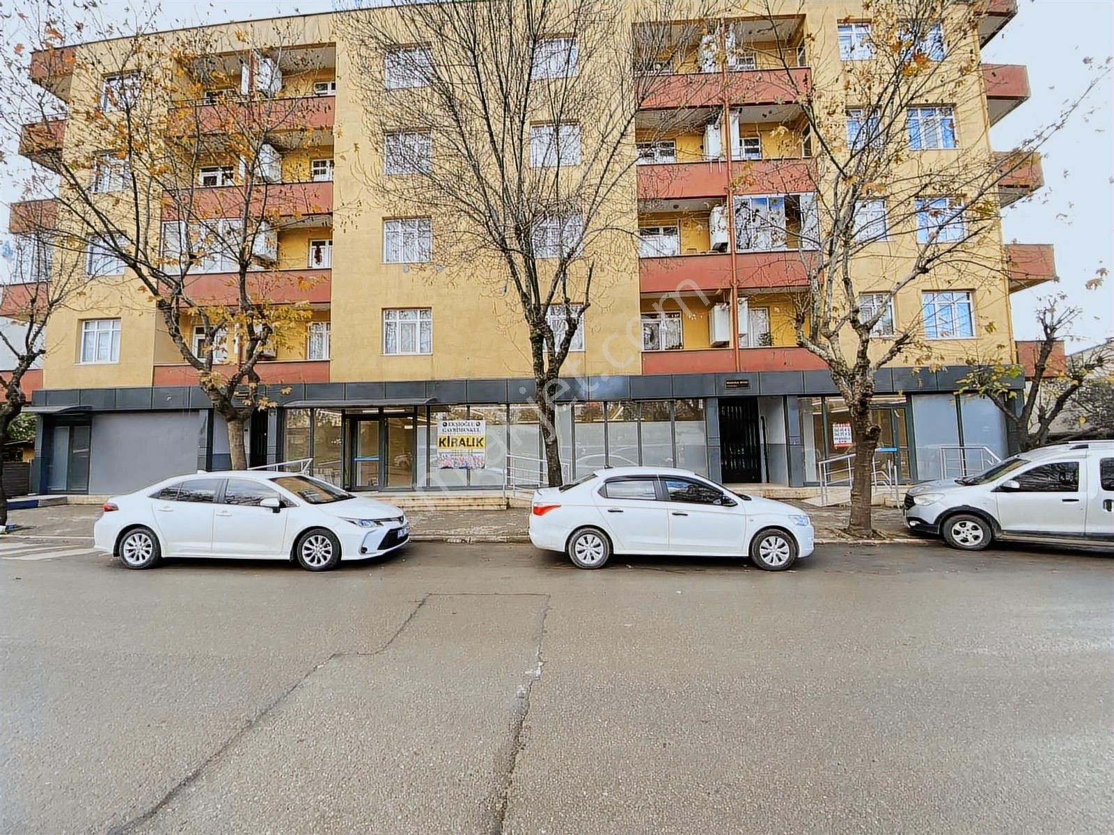 Ekşioğlu Gyd'den 370 M2 Düz Ayak Geniş Cepheli Kiralık Dükkan