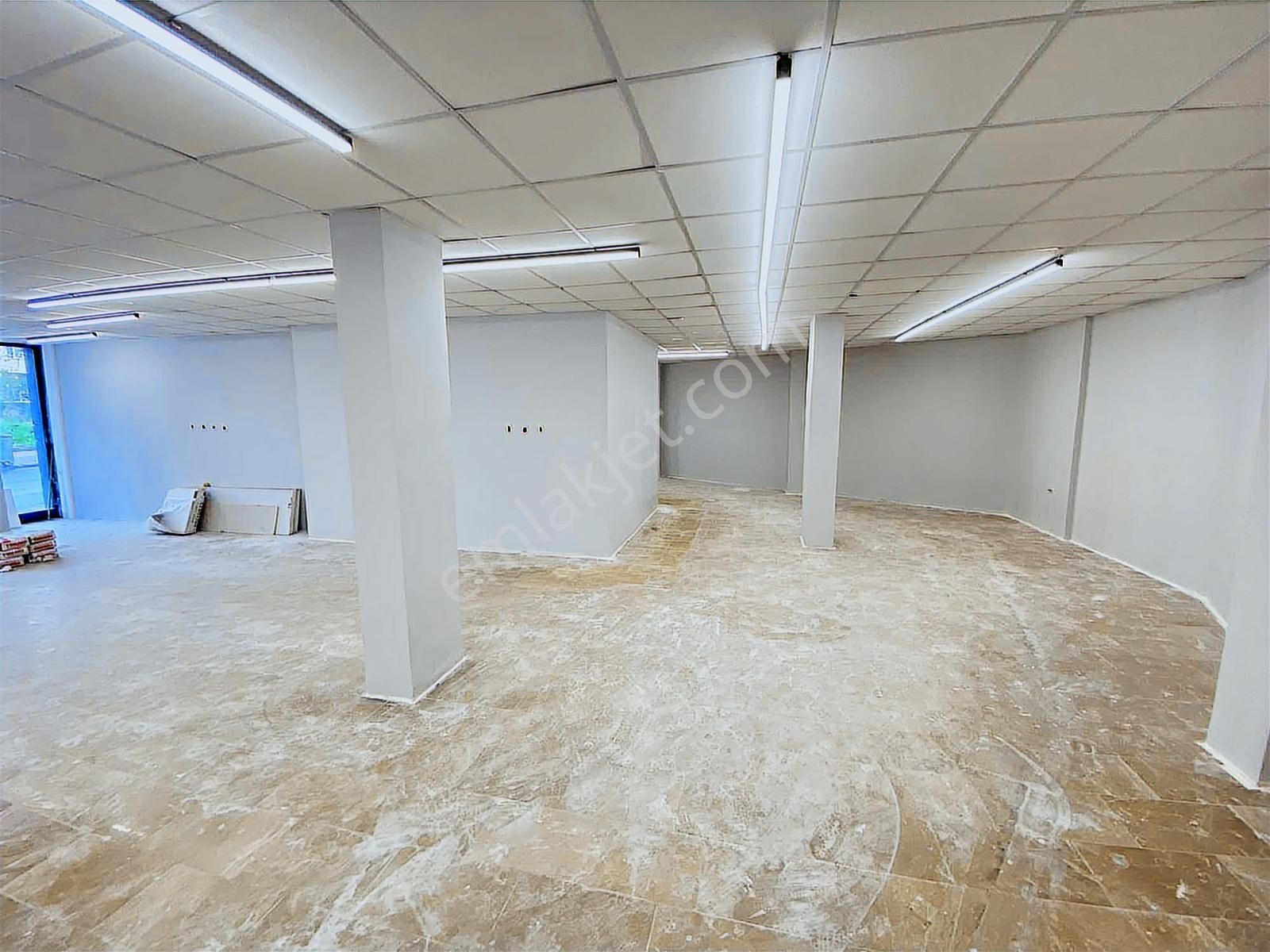 Ekşioğlu Gyd'den 370 M2 Düz Ayak Geniş Cepheli Kiralık Dükkan - Görsel 2