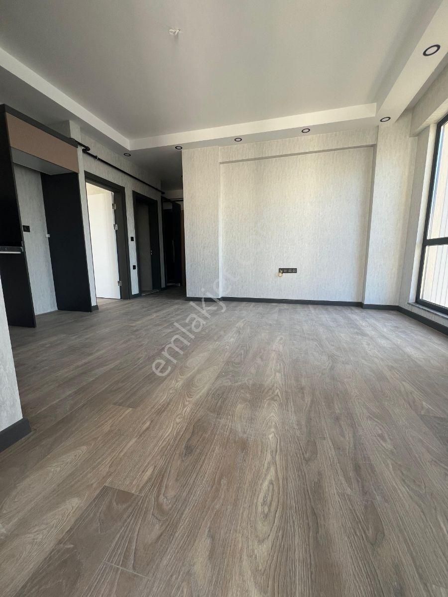 Aziz Işık Bulvarına Bir Parsel Satılık 1+1 - Görsel 4