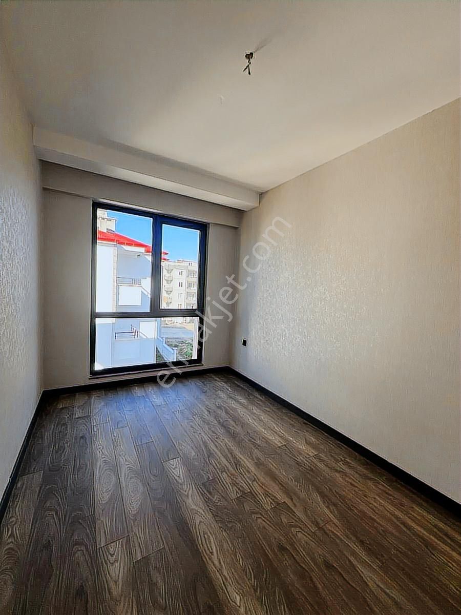 Aziz Işık Bulvarına Bir Parsel Satılık 1+1 - Görsel 6