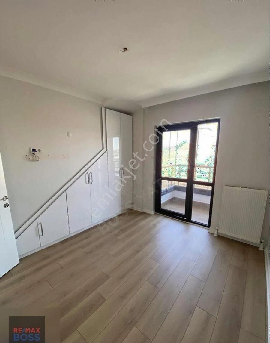 Kennedy Cad. 3+1 Dubleks Teras Daire - Görsel 16