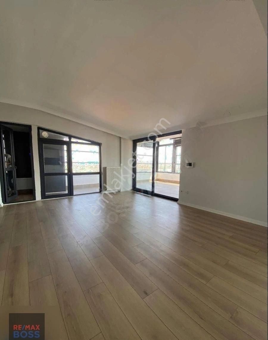 Kennedy Cad. 3+1 Dubleks Teras Daire - Görsel 6