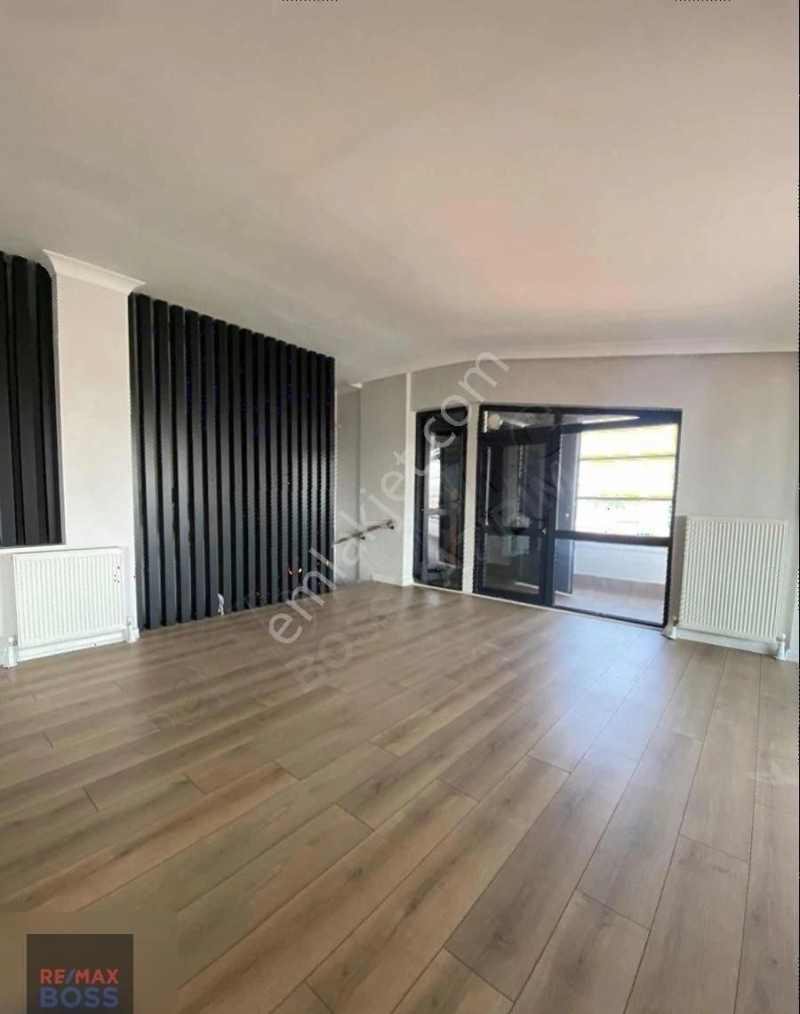 Kennedy Cad. 3+1 Dubleks Teras Daire - Görsel 29