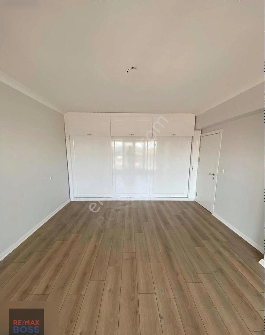 Kennedy Cad. 3+1 Dubleks Teras Daire - Görsel 25