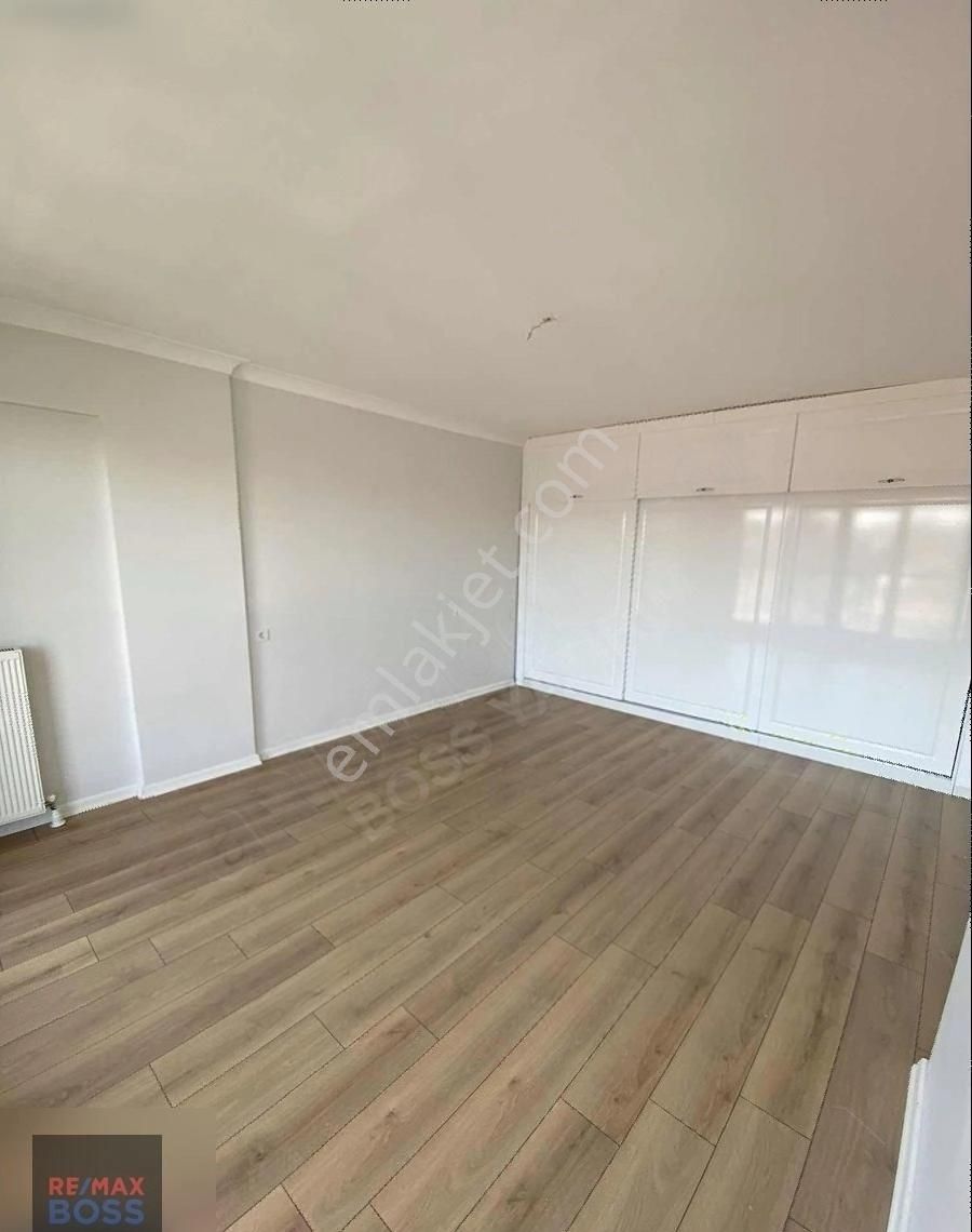 Kennedy Cad. 3+1 Dubleks Teras Daire - Görsel 19