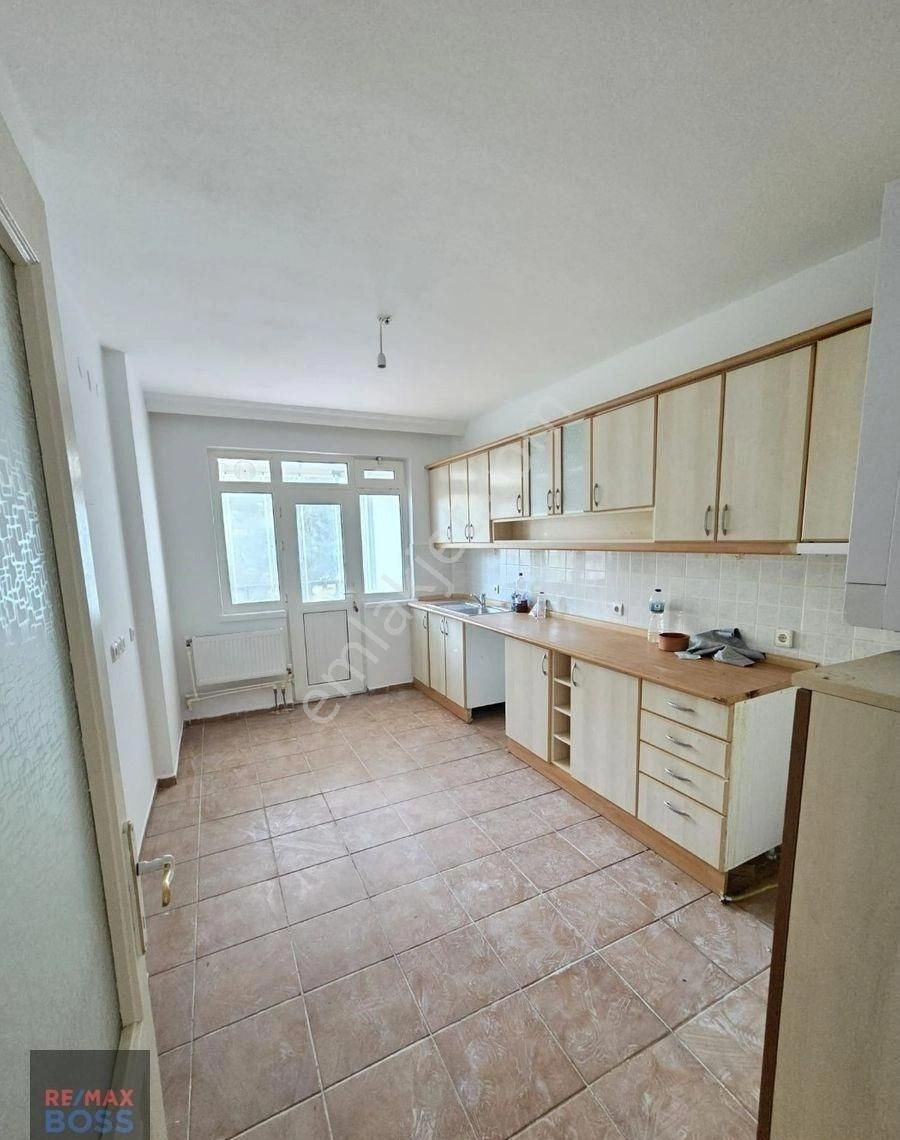 Akpınarda Temiz Yapılı Boyalı 3+1 Kiralık Geniş Daire - Görsel 9