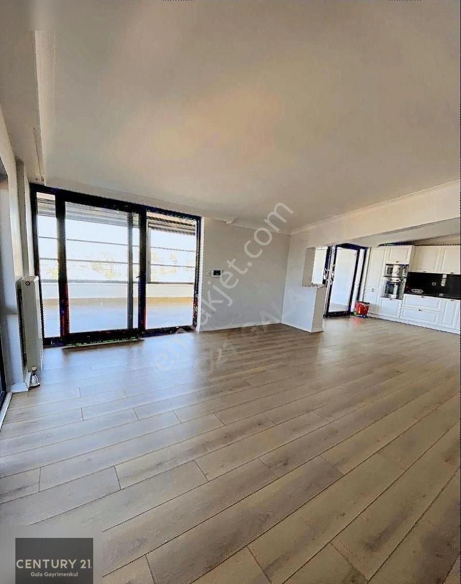 Kennedy Cad. 3+1 Eşsiz Manzaralı Teras Dubleks - Görsel 7