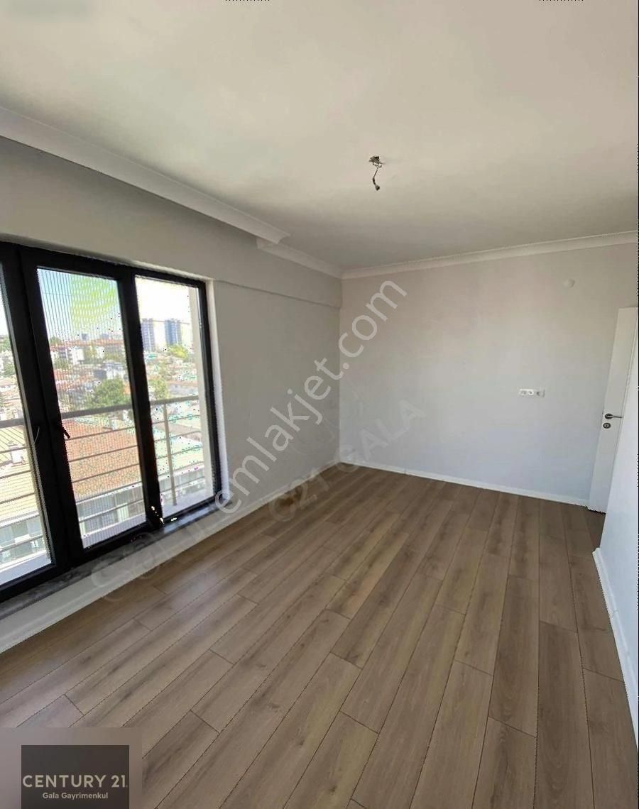 Kennedy Cad. 3+1 Eşsiz Manzaralı Teras Dubleks - Görsel 3