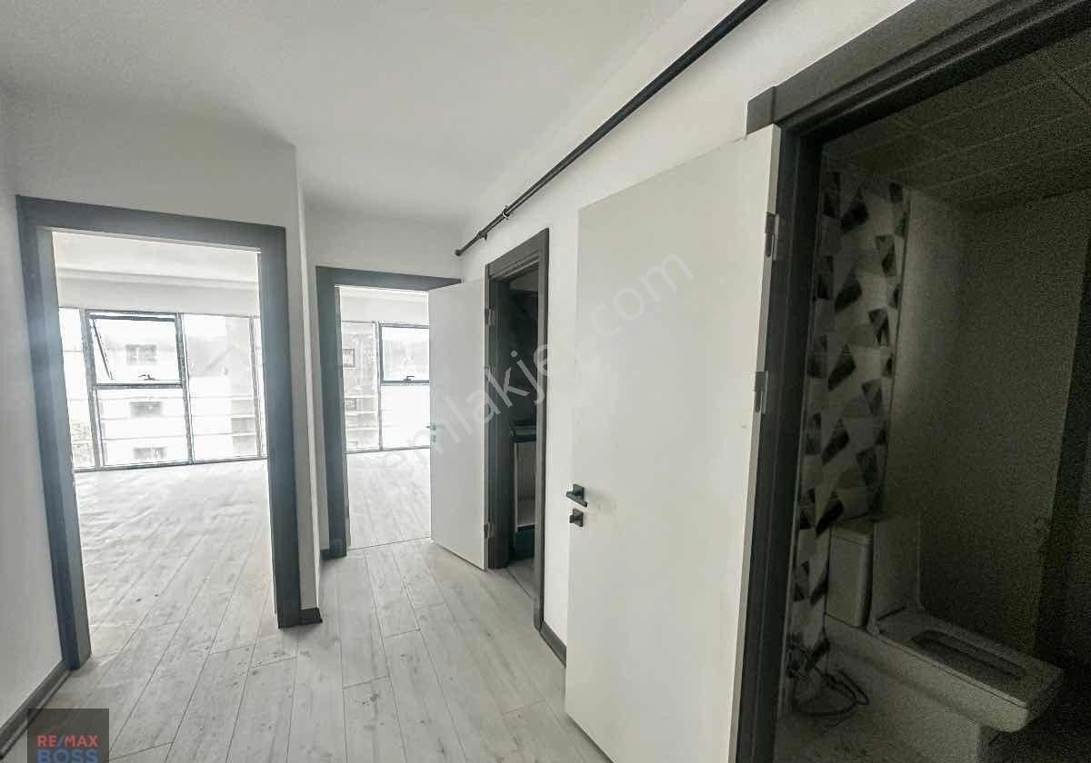 Esat Cadde Üzerı, Sıfır Ve Masrafsız , Genış Ve Kapalı Mutfaklı 1+1 Daıre - Görsel 3