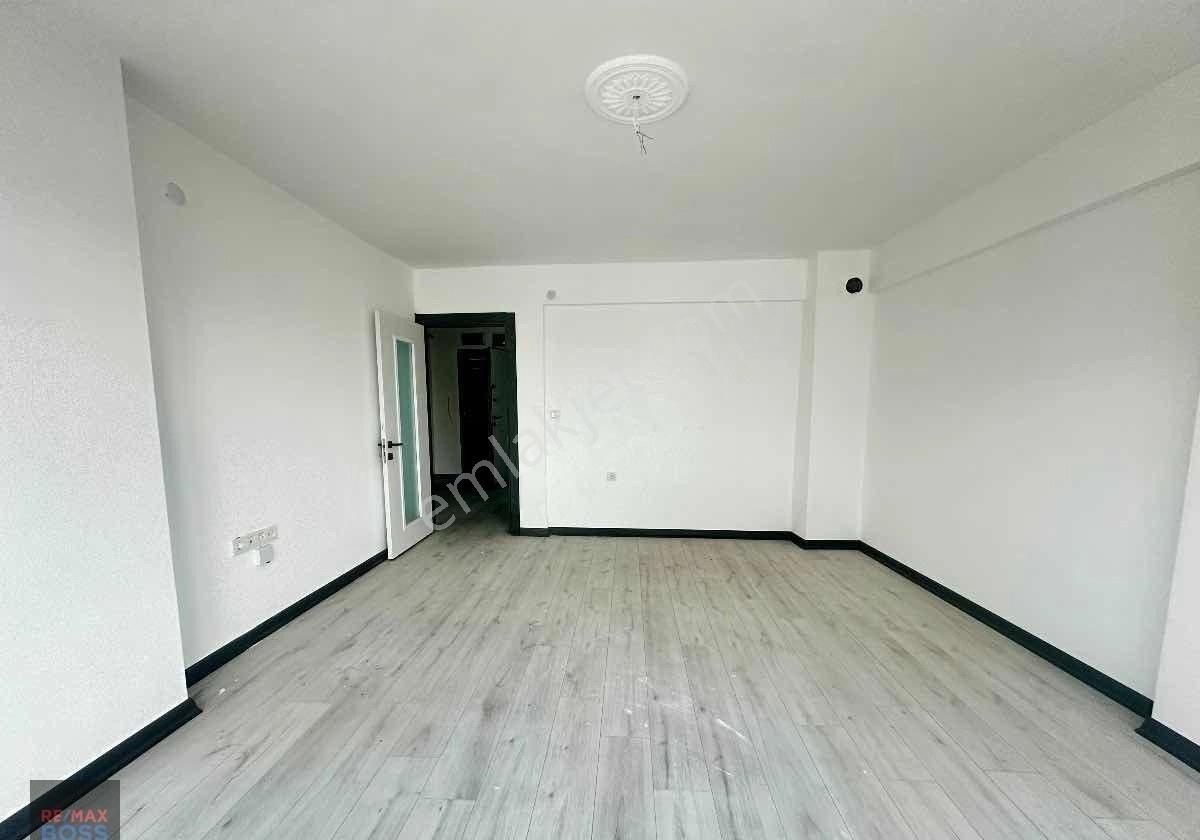 Esat Cadde Üzerı, Sıfır Ve Masrafsız , Genış Ve Kapalı Mutfaklı 1+1 Daıre - Görsel 8