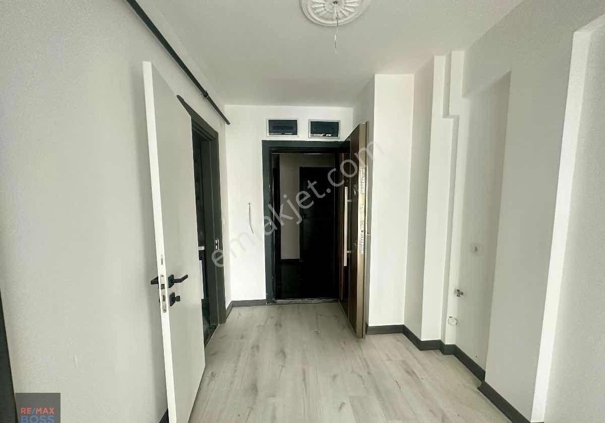 Esat Cadde Üzerı, Sıfır Ve Masrafsız , Genış Ve Kapalı Mutfaklı 1+1 Daıre - Görsel 5